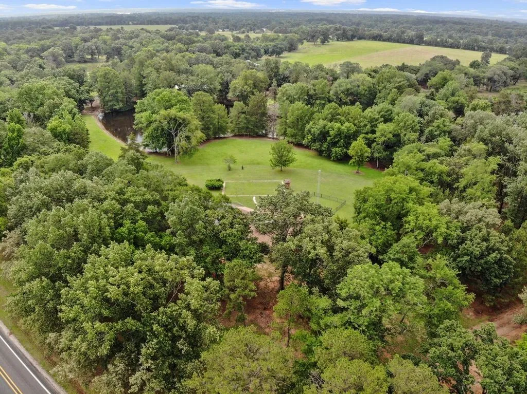 Single Family Residence For Sale in Titus County , 579 FM 2882, Mt Pleasant, Texas 75455, 3 Bedroom, 2 Bathroom, Garage spaces, 2,115 Sqft, built in 1988, mls#21298489, Real Estate Agent in Mt Pleasant, Homes For Sale in Titus county, Homes For Sale in Mt Pleasant, Realtor in Mt Pleasant Texas, Real Estate Brokerage Independent Realty Texas, Luminita Cordes Realtor