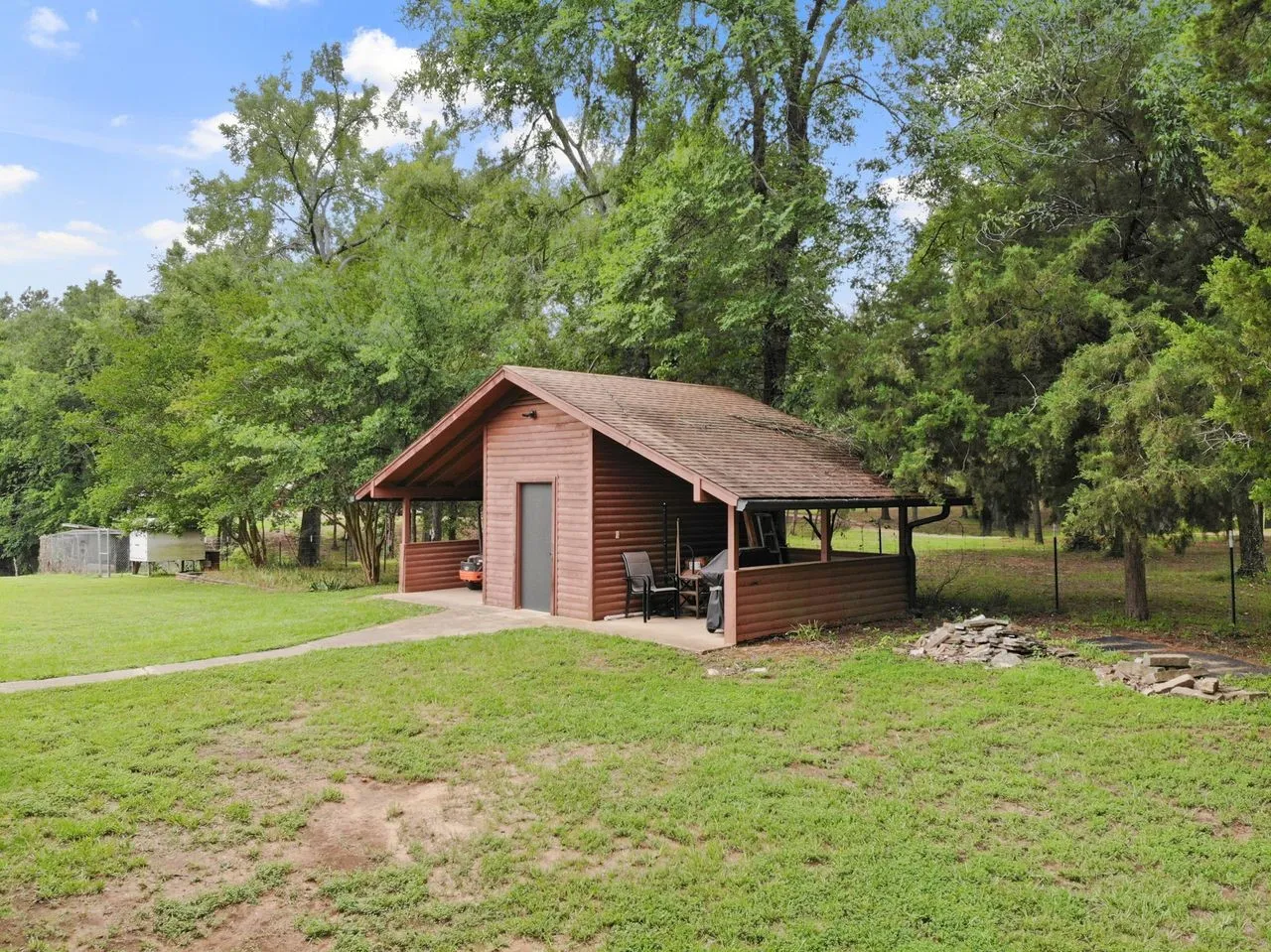 Single Family Residence For Sale in Titus County , 579 FM 2882, Mt Pleasant, Texas 75455, 3 Bedroom, 2 Bathroom, Garage spaces, 2,115 Sqft, built in 1988, mls#21298489, Real Estate Agent in Mt Pleasant, Homes For Sale in Titus county, Homes For Sale in Mt Pleasant, Realtor in Mt Pleasant Texas, Real Estate Brokerage Independent Realty Texas, Luminita Cordes Realtor