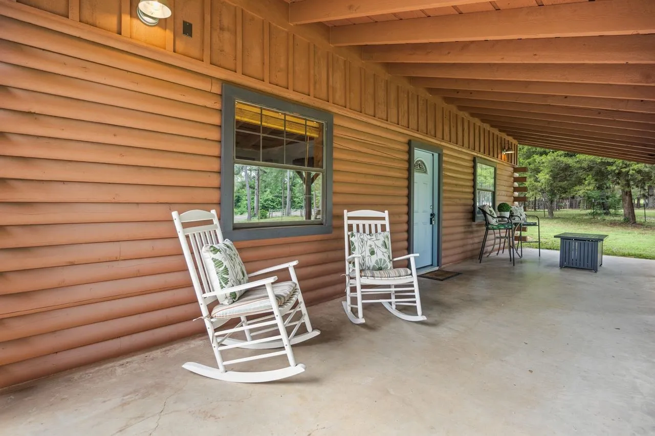 Single Family Residence For Sale in Titus County , 579 FM 2882, Mt Pleasant, Texas 75455, 3 Bedroom, 2 Bathroom, Garage spaces, 2,115 Sqft, built in 1988, mls#21298489, Real Estate Agent in Mt Pleasant, Homes For Sale in Titus county, Homes For Sale in Mt Pleasant, Realtor in Mt Pleasant Texas, Real Estate Brokerage Independent Realty Texas, Luminita Cordes Realtor