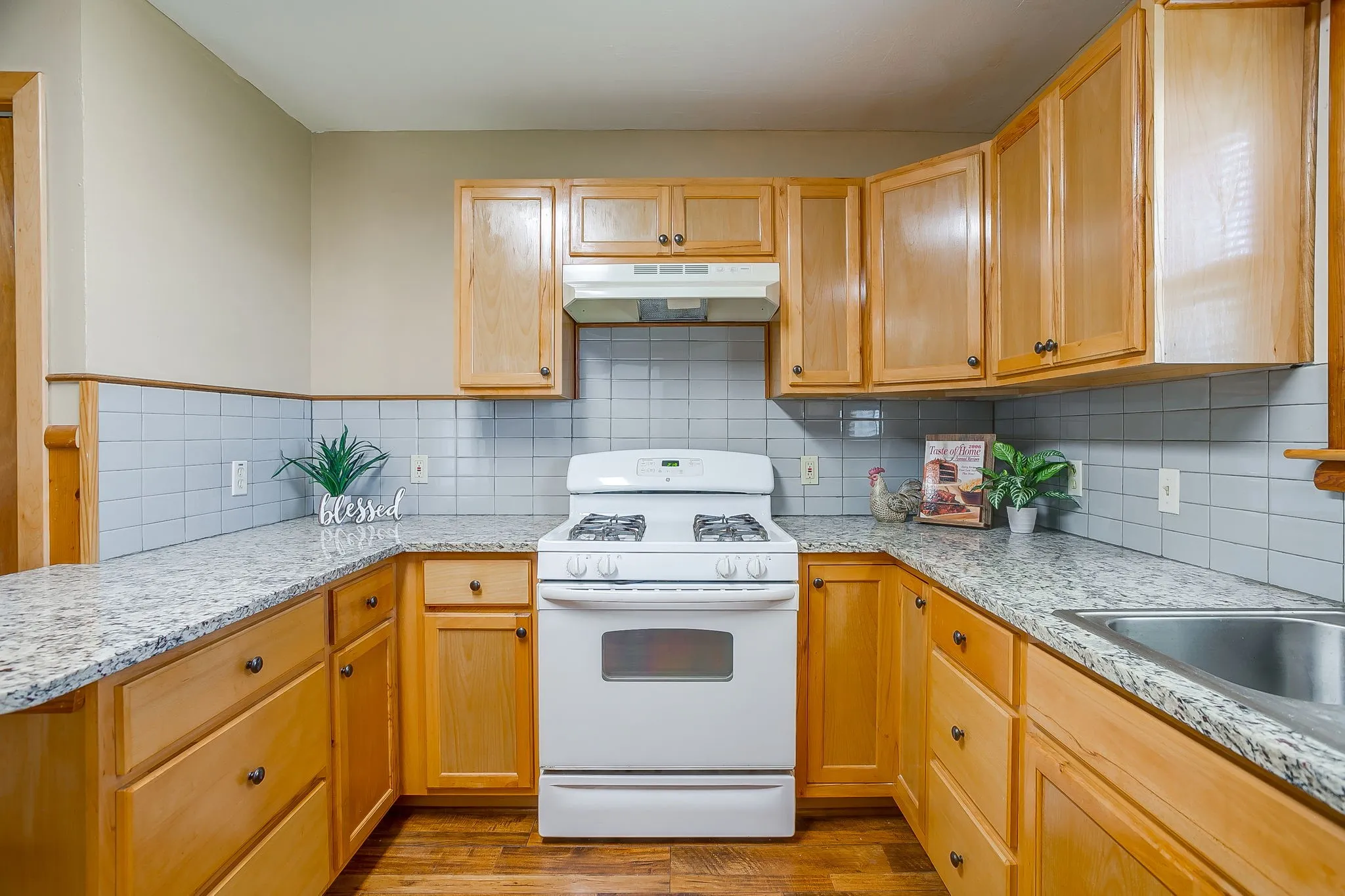 Single Family Residence For Sale in Tarrant County , 601 Perry Drive, White Settlement, Texas 76108, 3 Bedroom, 2 Bathroom, 2 Garage spaces, 1,411 Sqft, built in 1956, mls#21295211, Real Estate Agent in White Settlement, Homes For Sale in Tarrant county, Homes For Sale in White Settlement, Realtor in White Settlement Texas, Real Estate Brokerage Independent Realty Texas, Luminita Cordes Realtor