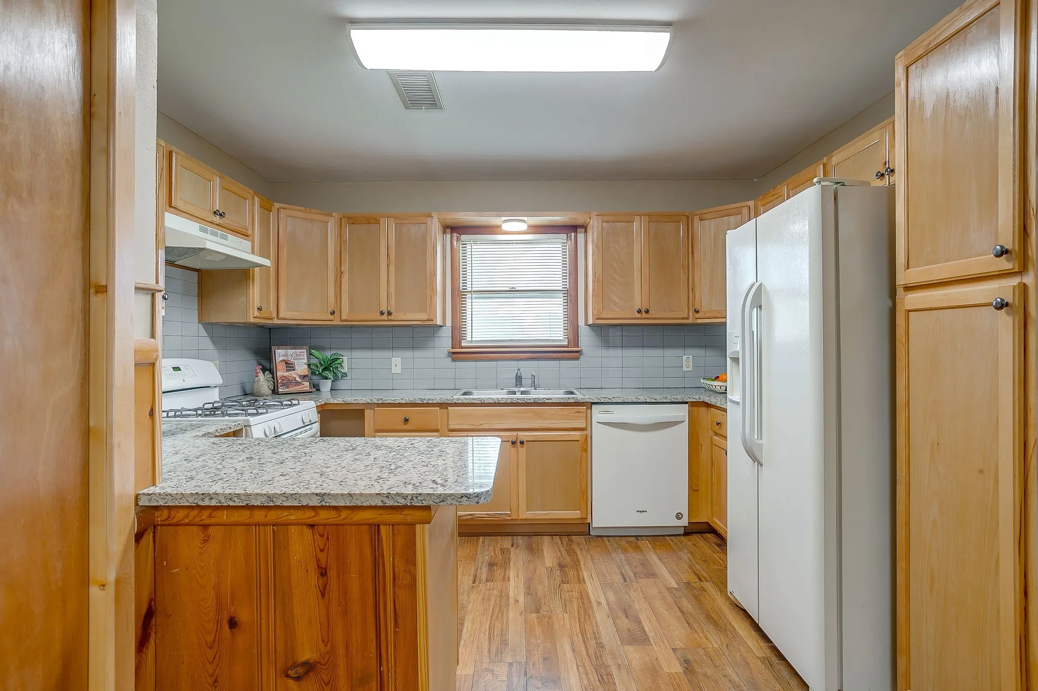Single Family Residence For Sale in Tarrant County , 601 Perry Drive, White Settlement, Texas 76108, 3 Bedroom, 2 Bathroom, 2 Garage spaces, 1,411 Sqft, built in 1956, mls#21295211, Real Estate Agent in White Settlement, Homes For Sale in Tarrant county, Homes For Sale in White Settlement, Realtor in White Settlement Texas, Real Estate Brokerage Independent Realty Texas, Luminita Cordes Realtor