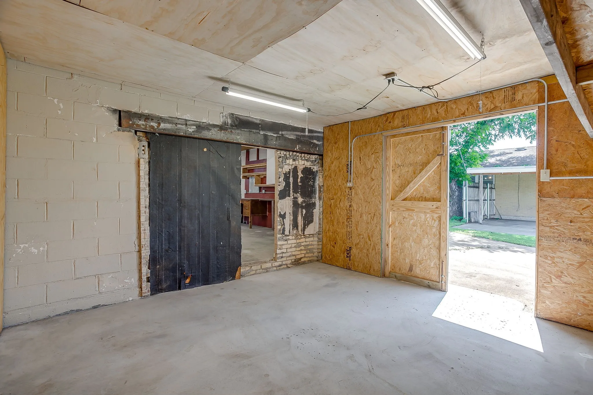 Single Family Residence For Sale in Tarrant County , 601 Perry Drive, White Settlement, Texas 76108, 3 Bedroom, 2 Bathroom, 2 Garage spaces, 1,411 Sqft, built in 1956, mls#21295211, Real Estate Agent in White Settlement, Homes For Sale in Tarrant county, Homes For Sale in White Settlement, Realtor in White Settlement Texas, Real Estate Brokerage Independent Realty Texas, Luminita Cordes Realtor