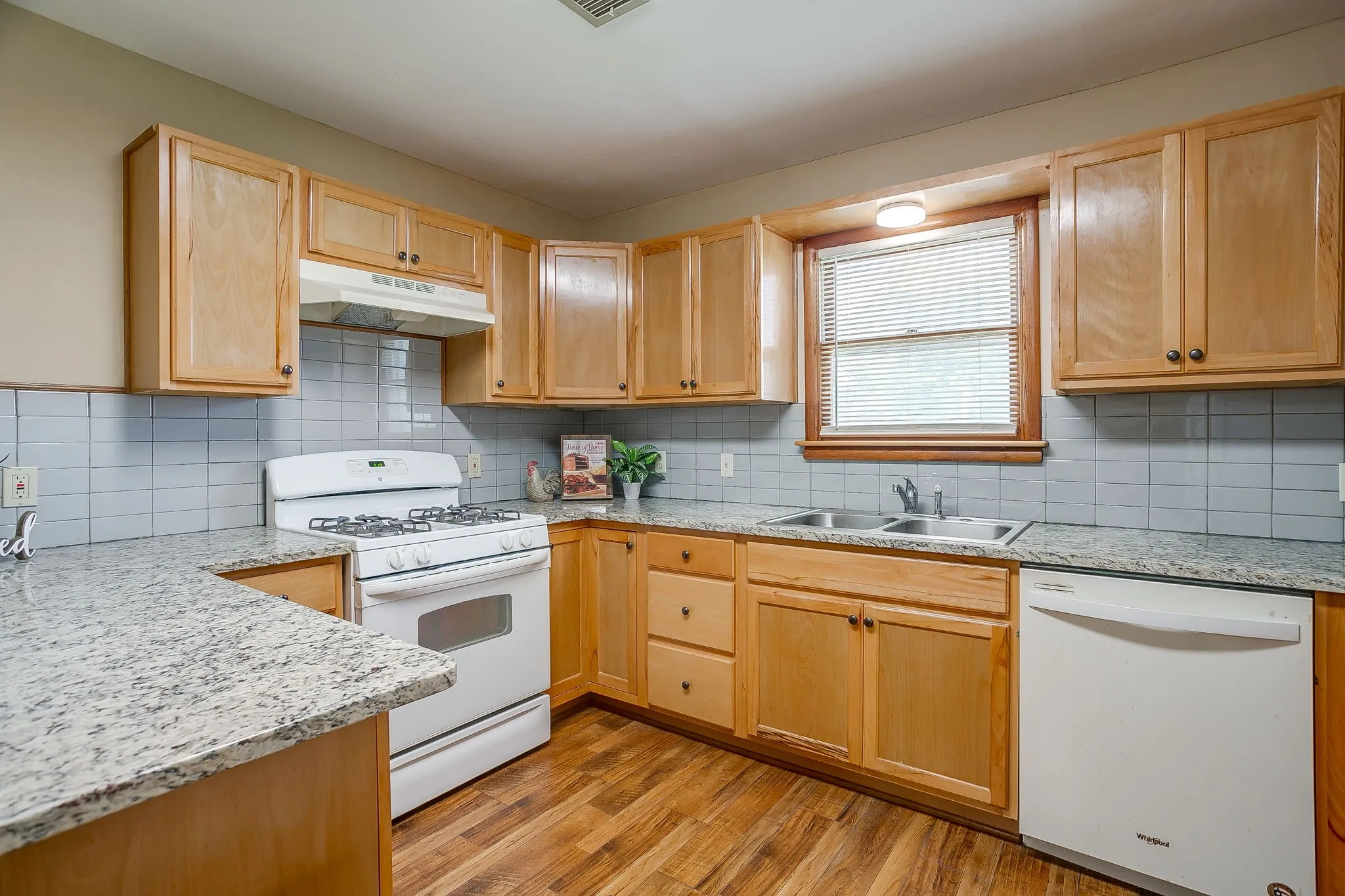 Single Family Residence For Sale in Tarrant County , 601 Perry Drive, White Settlement, Texas 76108, 3 Bedroom, 2 Bathroom, 2 Garage spaces, 1,411 Sqft, built in 1956, mls#21295211, Real Estate Agent in White Settlement, Homes For Sale in Tarrant county, Homes For Sale in White Settlement, Realtor in White Settlement Texas, Real Estate Brokerage Independent Realty Texas, Luminita Cordes Realtor