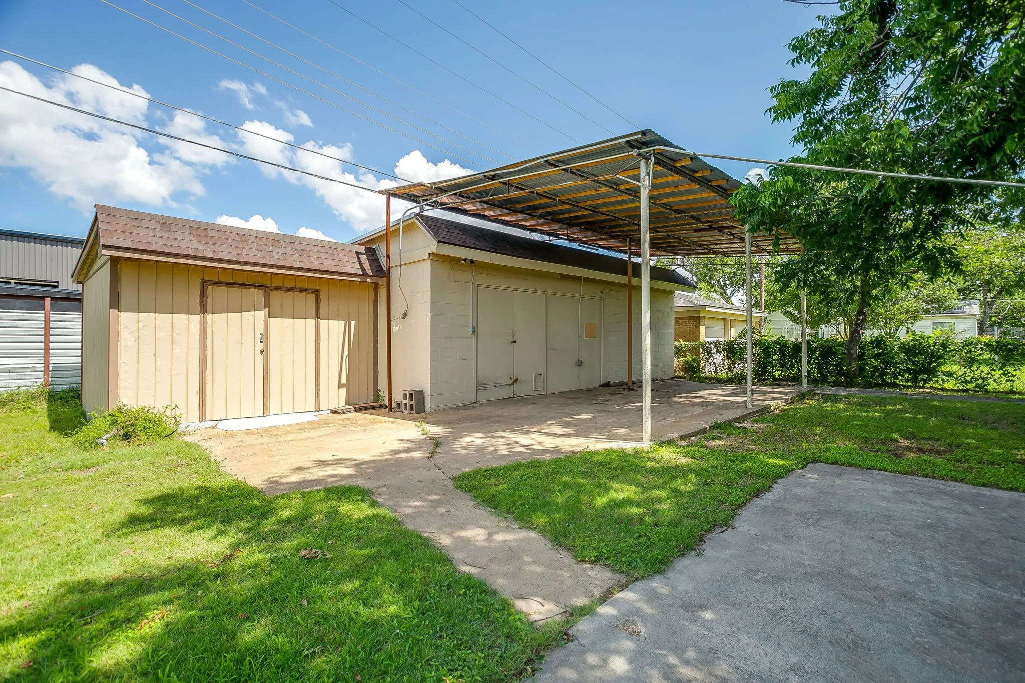 Single Family Residence For Sale in Tarrant County , 601 Perry Drive, White Settlement, Texas 76108, 3 Bedroom, 2 Bathroom, 2 Garage spaces, 1,411 Sqft, built in 1956, mls#21295211, Real Estate Agent in White Settlement, Homes For Sale in Tarrant county, Homes For Sale in White Settlement, Realtor in White Settlement Texas, Real Estate Brokerage Independent Realty Texas, Luminita Cordes Realtor