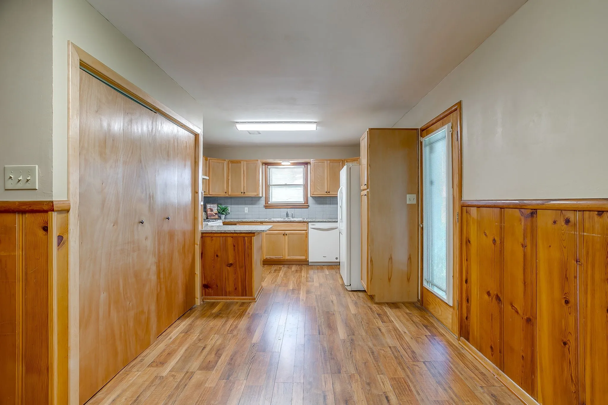 Single Family Residence For Sale in Tarrant County , 601 Perry Drive, White Settlement, Texas 76108, 3 Bedroom, 2 Bathroom, 2 Garage spaces, 1,411 Sqft, built in 1956, mls#21295211, Real Estate Agent in White Settlement, Homes For Sale in Tarrant county, Homes For Sale in White Settlement, Realtor in White Settlement Texas, Real Estate Brokerage Independent Realty Texas, Luminita Cordes Realtor