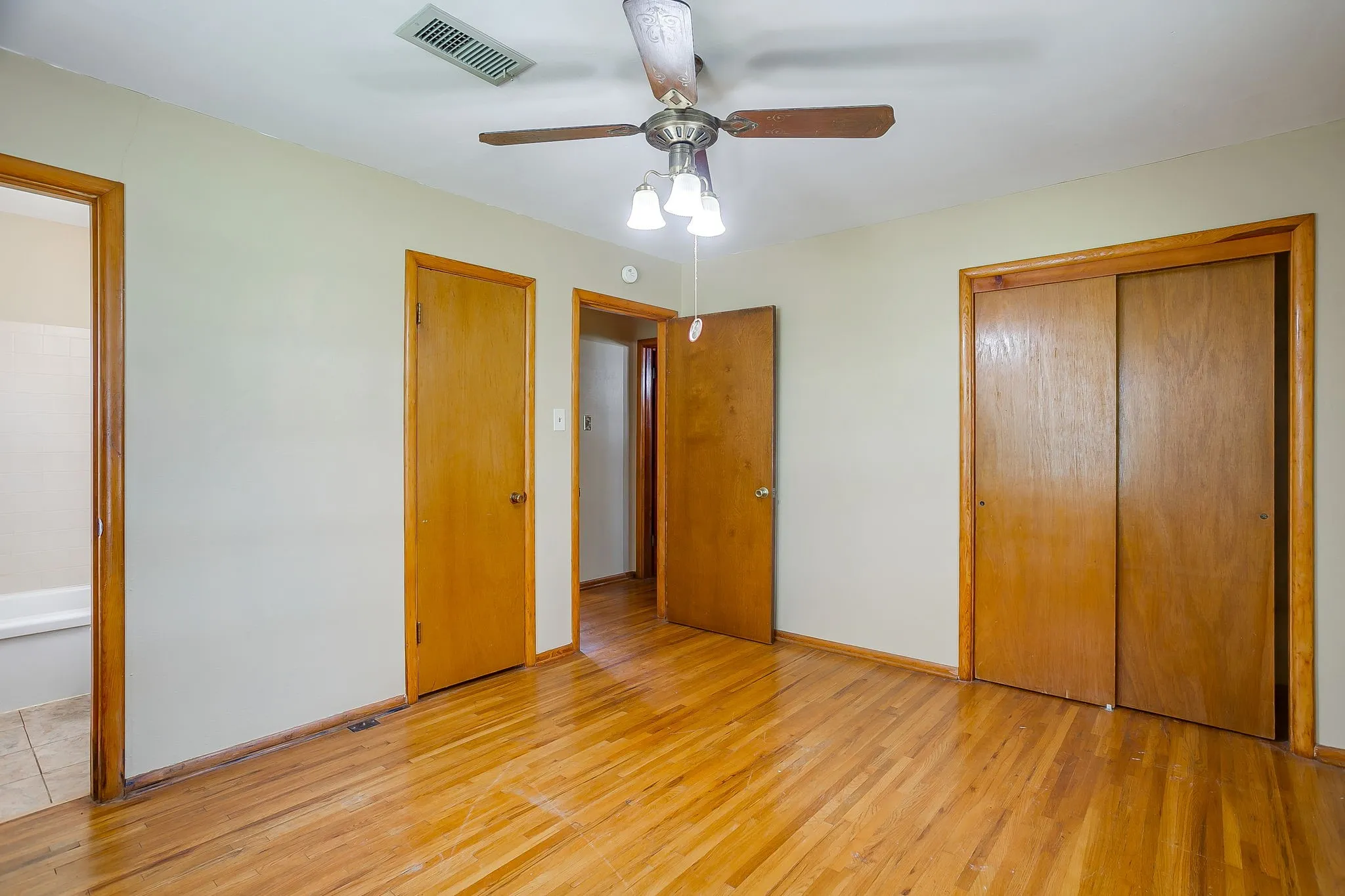 Single Family Residence For Sale in Tarrant County , 601 Perry Drive, White Settlement, Texas 76108, 3 Bedroom, 2 Bathroom, 2 Garage spaces, 1,411 Sqft, built in 1956, mls#21295211, Real Estate Agent in White Settlement, Homes For Sale in Tarrant county, Homes For Sale in White Settlement, Realtor in White Settlement Texas, Real Estate Brokerage Independent Realty Texas, Luminita Cordes Realtor