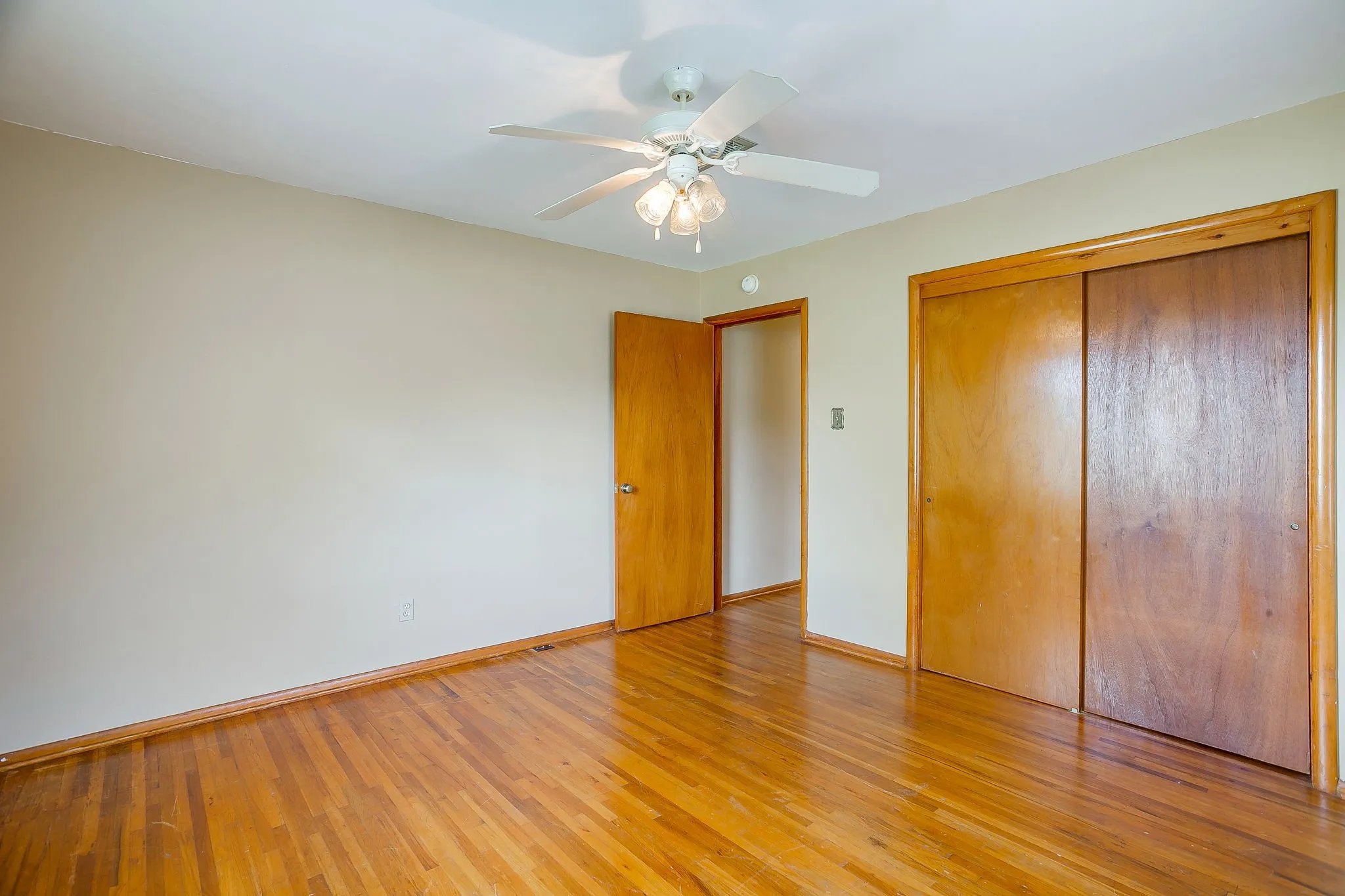 Single Family Residence For Sale in Tarrant County , 601 Perry Drive, White Settlement, Texas 76108, 3 Bedroom, 2 Bathroom, 2 Garage spaces, 1,411 Sqft, built in 1956, mls#21295211, Real Estate Agent in White Settlement, Homes For Sale in Tarrant county, Homes For Sale in White Settlement, Realtor in White Settlement Texas, Real Estate Brokerage Independent Realty Texas, Luminita Cordes Realtor