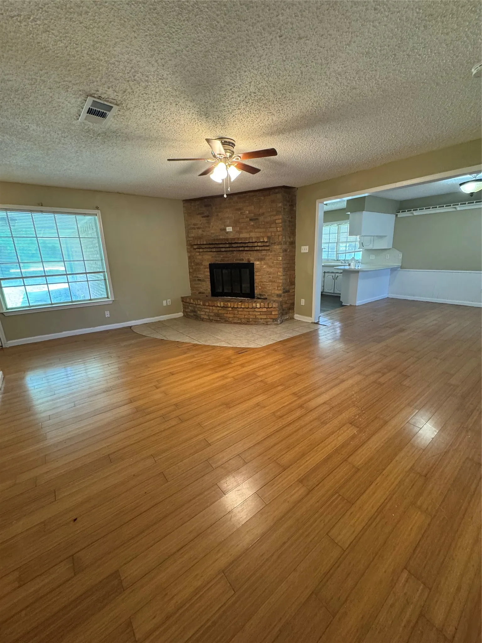 Single Family Residence For Sale in Collin County , 512 E Willow Lane, Princeton, Texas 75407, 3 Bedrooms, 2 Bathrooms, 2 Garage spaces, 1,530 Sqft, built in 1975, Price $229,999, mls#21298453, Real Estate Agent in Princeton, Homes For Sale in Collin county, Homes For Sale in Princeton, Realtor in Princeton Texas, Real Estate Brokerage Independent Realty Texas, Luminita Cordes Realtor