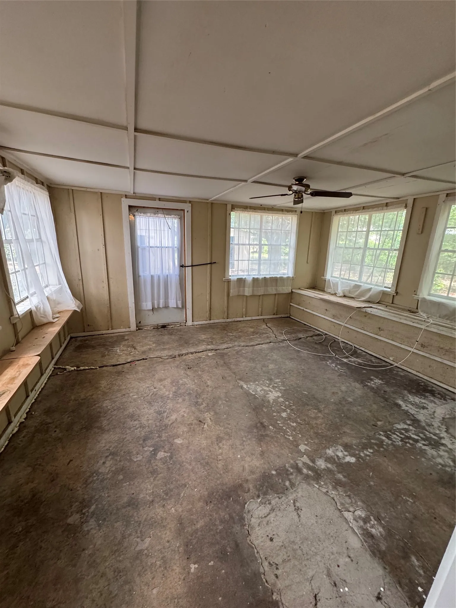Single Family Residence For Sale in Collin County , 512 E Willow Lane, Princeton, Texas 75407, 3 Bedrooms, 2 Bathrooms, 2 Garage spaces, 1,530 Sqft, built in 1975, Price $229,999, mls#21298453, Real Estate Agent in Princeton, Homes For Sale in Collin county, Homes For Sale in Princeton, Realtor in Princeton Texas, Real Estate Brokerage Independent Realty Texas, Luminita Cordes Realtor