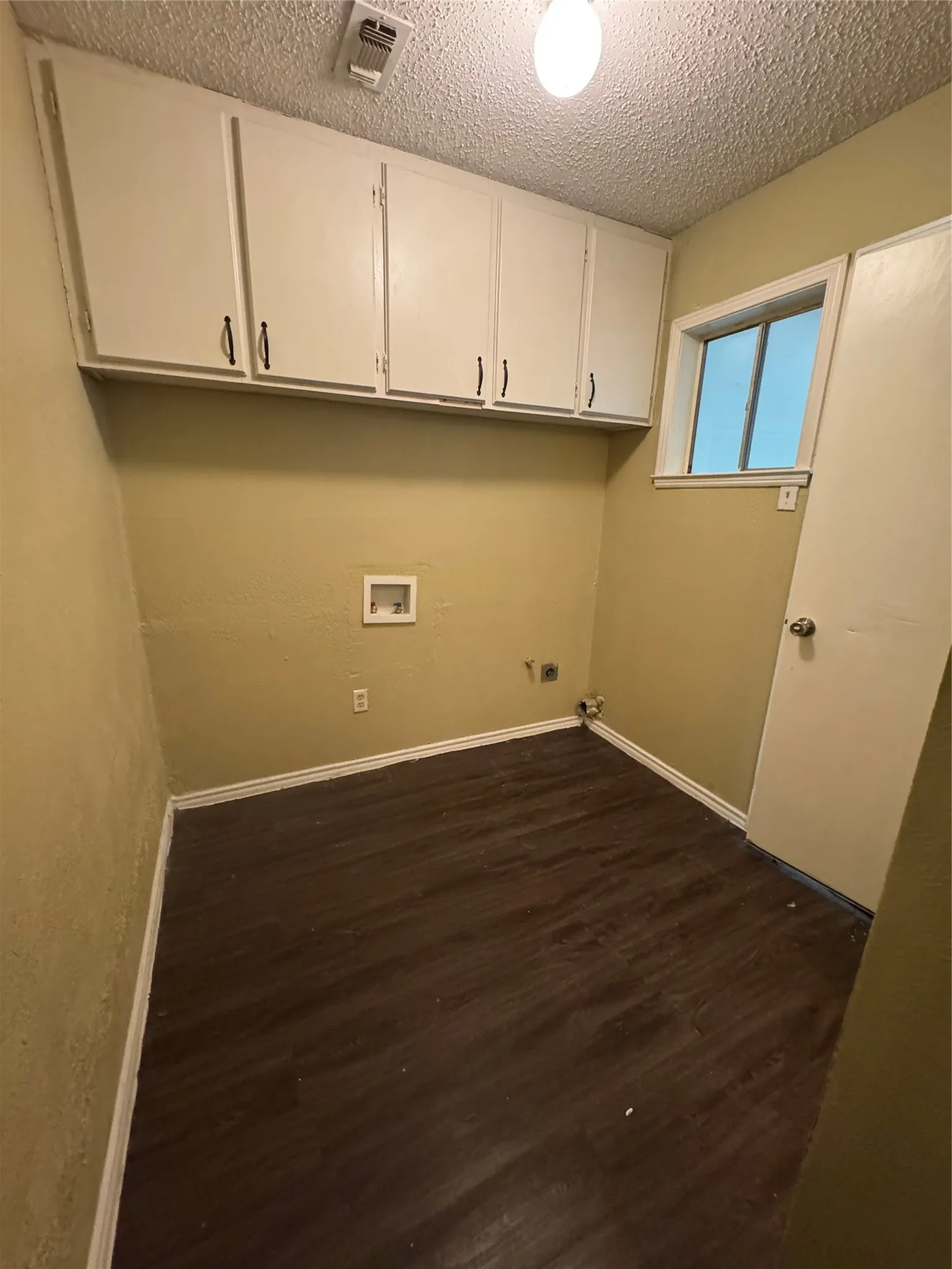 Single Family Residence For Sale in Collin County , 512 E Willow Lane, Princeton, Texas 75407, 3 Bedrooms, 2 Bathrooms, 2 Garage spaces, 1,530 Sqft, built in 1975, Price $229,999, mls#21298453, Real Estate Agent in Princeton, Homes For Sale in Collin county, Homes For Sale in Princeton, Realtor in Princeton Texas, Real Estate Brokerage Independent Realty Texas, Luminita Cordes Realtor
