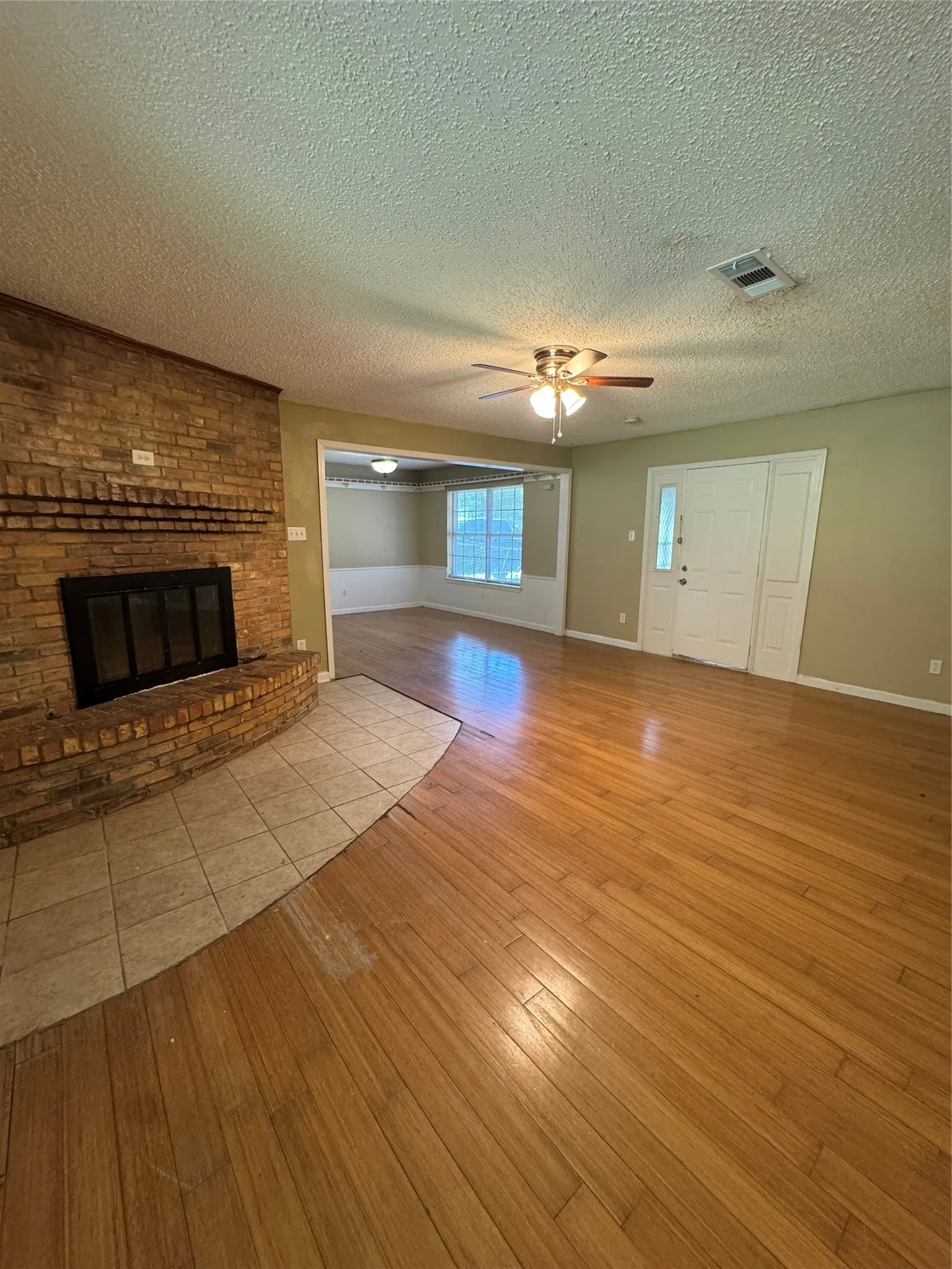 Single Family Residence For Sale in Collin County , 512 E Willow Lane, Princeton, Texas 75407, 3 Bedrooms, 2 Bathrooms, 2 Garage spaces, 1,530 Sqft, built in 1975, Price $229,999, mls#21298453, Real Estate Agent in Princeton, Homes For Sale in Collin county, Homes For Sale in Princeton, Realtor in Princeton Texas, Real Estate Brokerage Independent Realty Texas, Luminita Cordes Realtor
