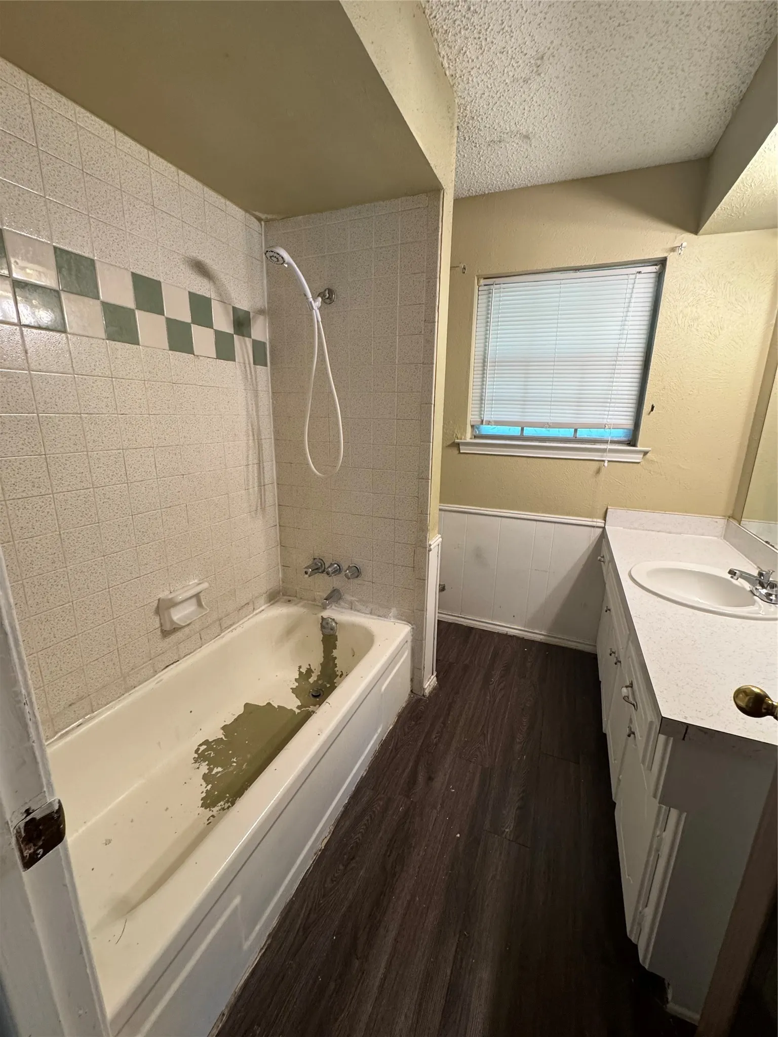 Single Family Residence For Sale in Collin County , 512 E Willow Lane, Princeton, Texas 75407, 3 Bedrooms, 2 Bathrooms, 2 Garage spaces, 1,530 Sqft, built in 1975, Price $229,999, mls#21298453, Real Estate Agent in Princeton, Homes For Sale in Collin county, Homes For Sale in Princeton, Realtor in Princeton Texas, Real Estate Brokerage Independent Realty Texas, Luminita Cordes Realtor