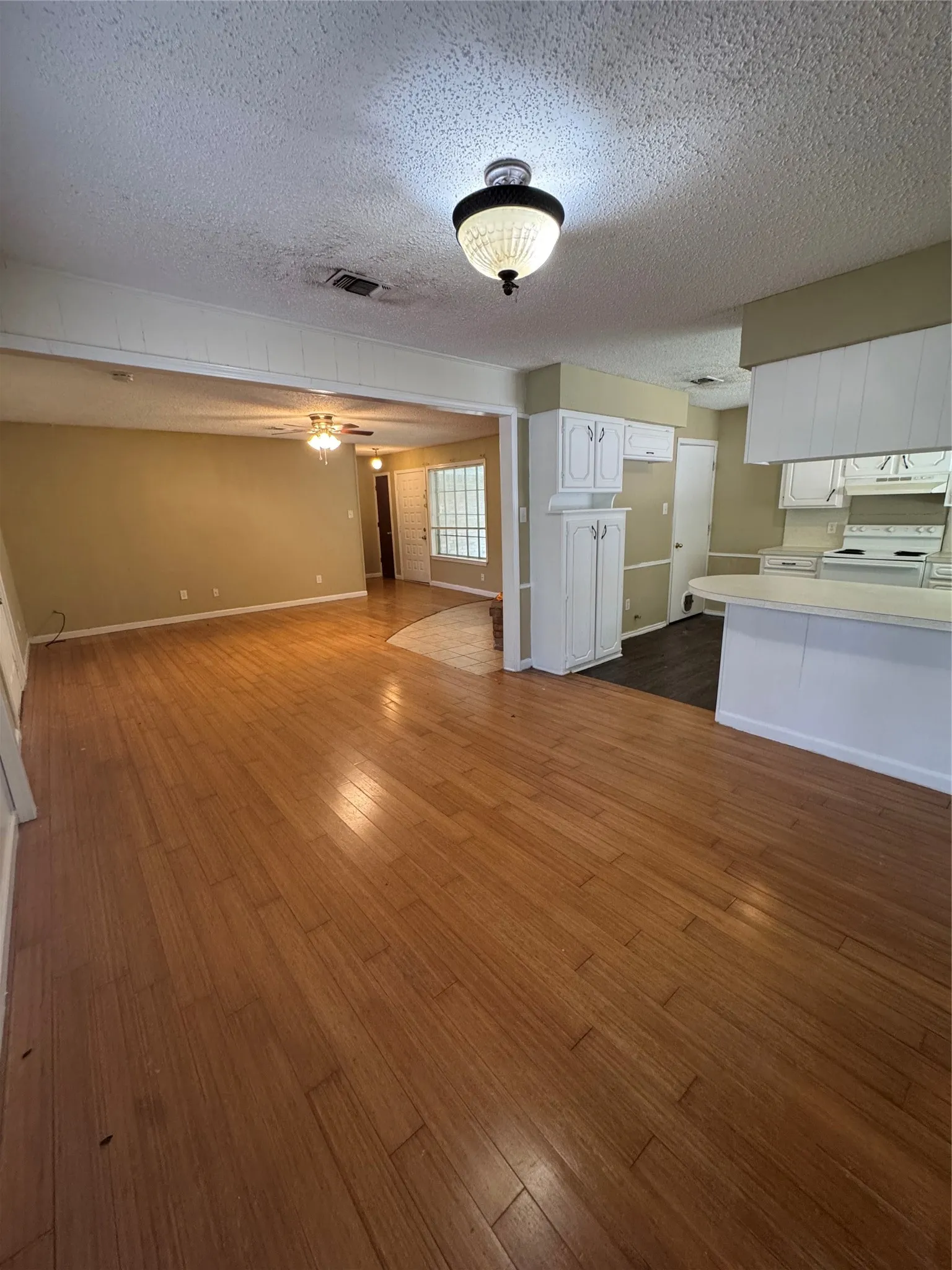 Single Family Residence For Sale in Collin County , 512 E Willow Lane, Princeton, Texas 75407, 3 Bedrooms, 2 Bathrooms, 2 Garage spaces, 1,530 Sqft, built in 1975, Price $229,999, mls#21298453, Real Estate Agent in Princeton, Homes For Sale in Collin county, Homes For Sale in Princeton, Realtor in Princeton Texas, Real Estate Brokerage Independent Realty Texas, Luminita Cordes Realtor