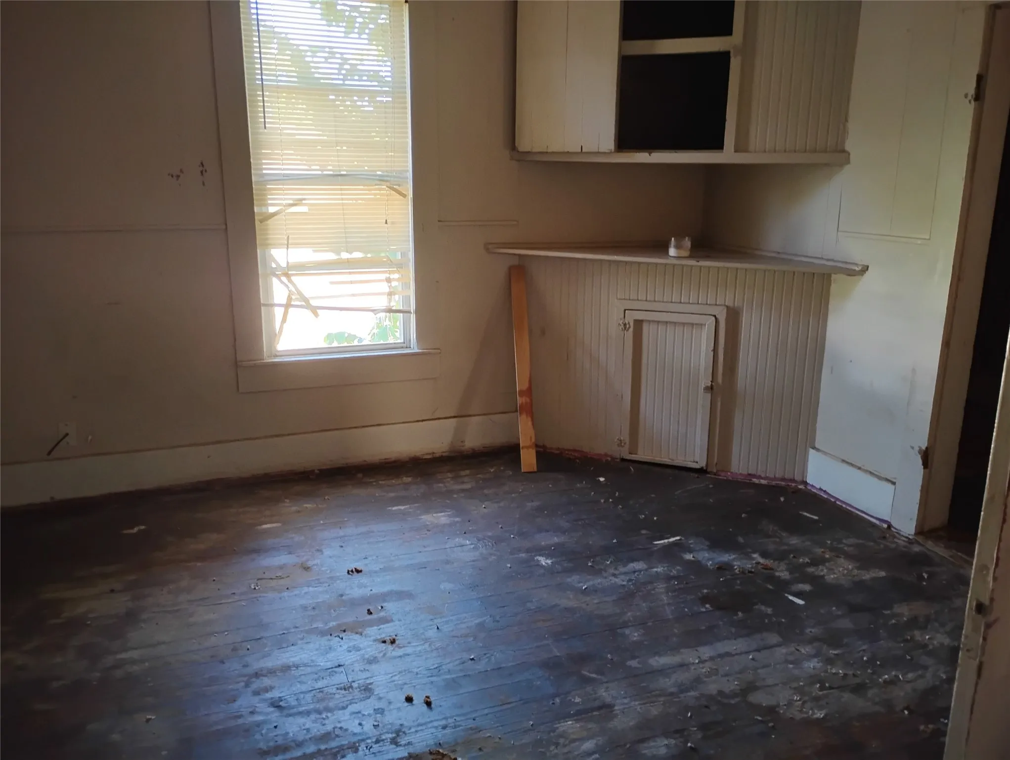 Single Family Residence For Sale in Grayson County , 728 W Elm Street, Denison, Texas 75020, 3 Bedroom, 2 Bathroom, Garage spaces, 1,372 Sqft, built in 1940, mls#21298533, Real Estate Agent in Denison, Homes For Sale in Grayson county, Homes For Sale in Denison, Realtor in Denison Texas, Real Estate Brokerage Independent Realty Texas, Luminita Cordes Realtor