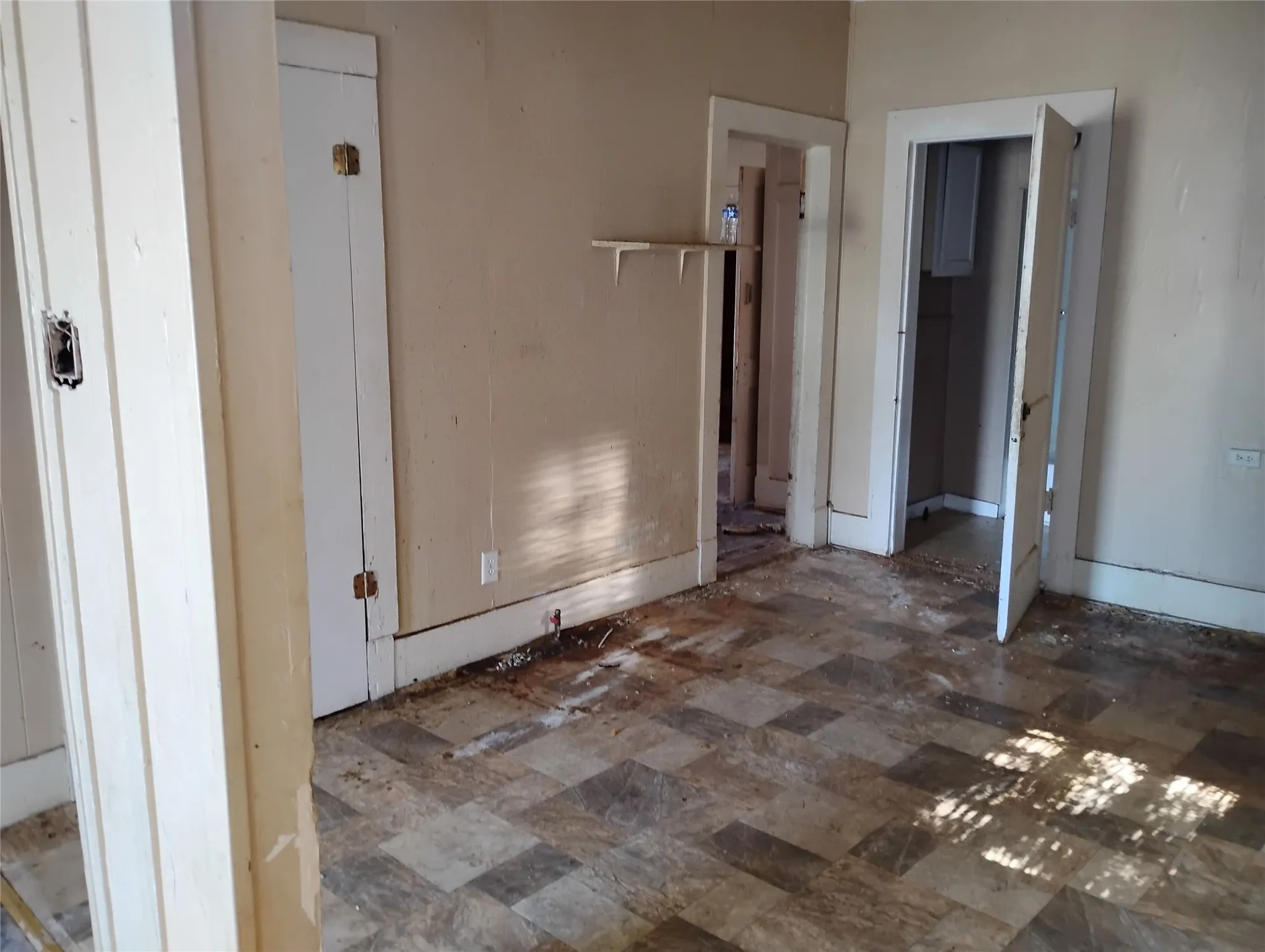 Single Family Residence For Sale in Grayson County , 728 W Elm Street, Denison, Texas 75020, 3 Bedroom, 2 Bathroom, Garage spaces, 1,372 Sqft, built in 1940, mls#21298533, Real Estate Agent in Denison, Homes For Sale in Grayson county, Homes For Sale in Denison, Realtor in Denison Texas, Real Estate Brokerage Independent Realty Texas, Luminita Cordes Realtor