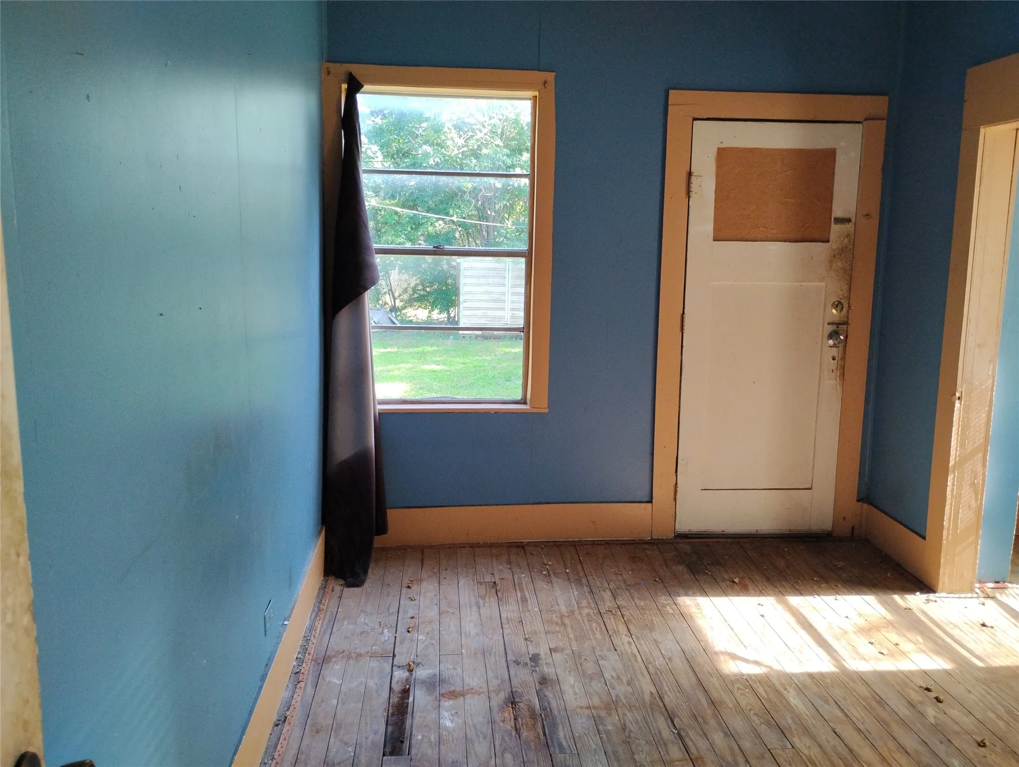 Single Family Residence For Sale in Grayson County , 728 W Elm Street, Denison, Texas 75020, 3 Bedroom, 2 Bathroom, Garage spaces, 1,372 Sqft, built in 1940, mls#21298533, Real Estate Agent in Denison, Homes For Sale in Grayson county, Homes For Sale in Denison, Realtor in Denison Texas, Real Estate Brokerage Independent Realty Texas, Luminita Cordes Realtor