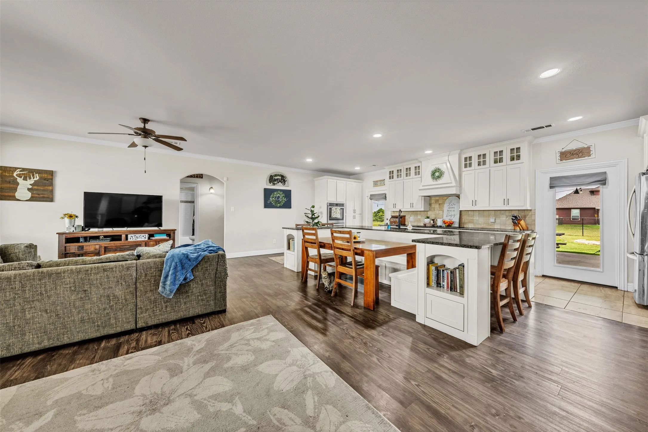 Single Family Residence For Sale in Kaufman County , 15077 Saddle Ridge Circle, Terrell, Texas 75160, 4 Bedroom, 3 Bathroom, 2 Garage spaces, 2,334 Sqft, built in 2016, mls#21291486, Real Estate Agent in Terrell, Homes For Sale in Kaufman county, Homes For Sale in Terrell, Realtor in Terrell Texas, Real Estate Brokerage Independent Realty Texas, Luminita Cordes Realtor