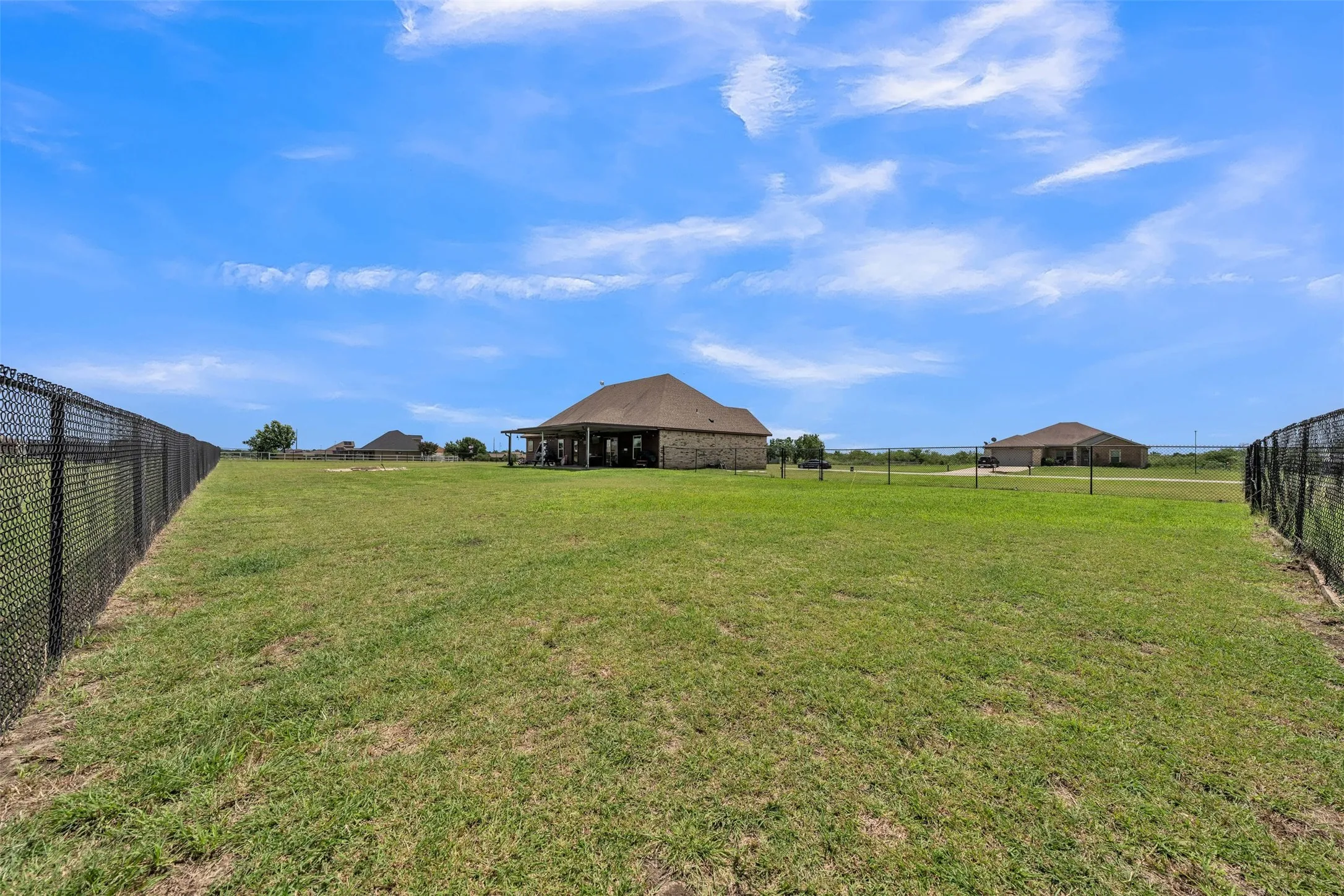 Single Family Residence For Sale in Kaufman County , 15077 Saddle Ridge Circle, Terrell, Texas 75160, 4 Bedroom, 3 Bathroom, 2 Garage spaces, 2,334 Sqft, built in 2016, mls#21291486, Real Estate Agent in Terrell, Homes For Sale in Kaufman county, Homes For Sale in Terrell, Realtor in Terrell Texas, Real Estate Brokerage Independent Realty Texas, Luminita Cordes Realtor