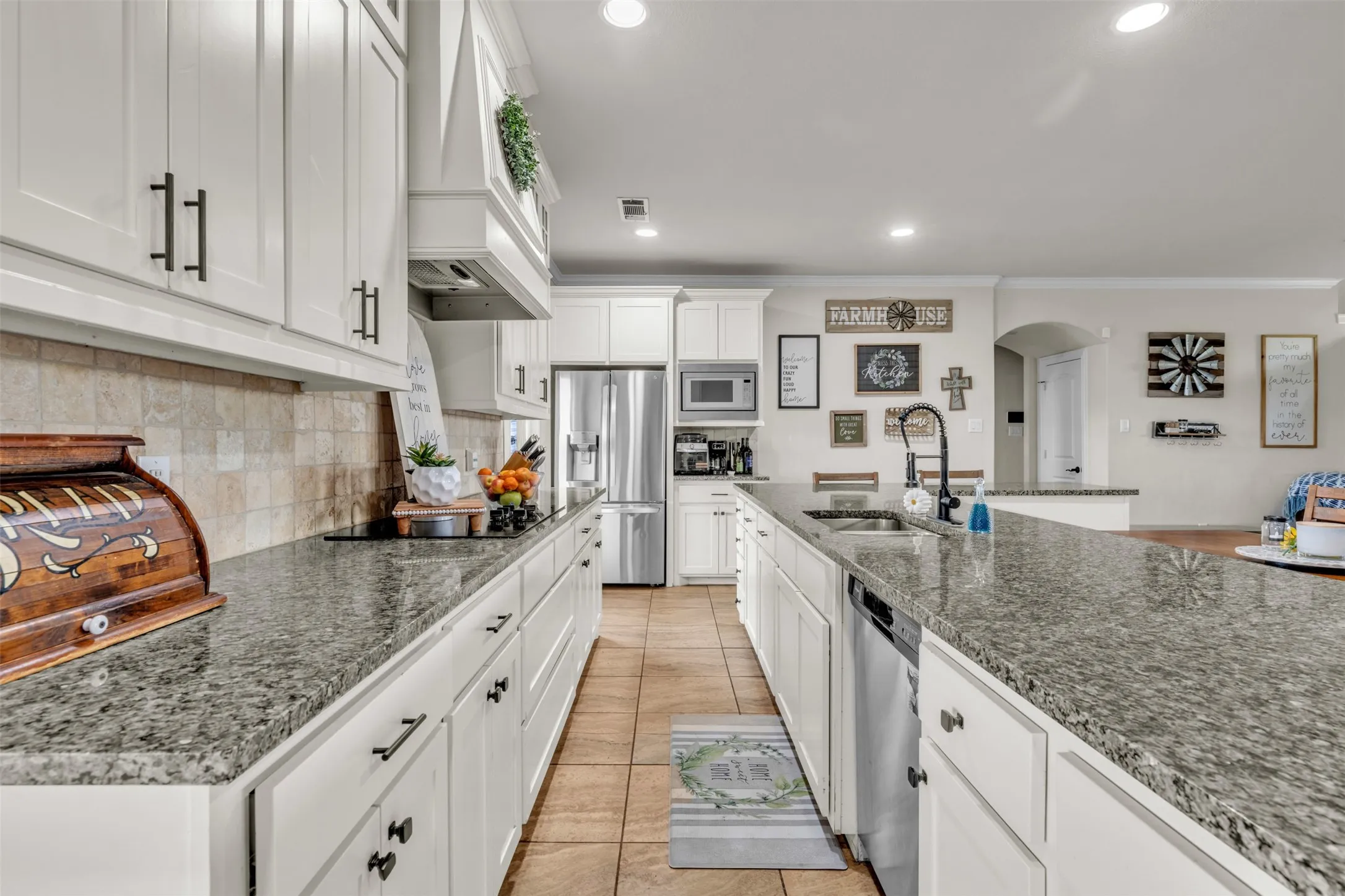 Single Family Residence For Sale in Kaufman County , 15077 Saddle Ridge Circle, Terrell, Texas 75160, 4 Bedroom, 3 Bathroom, 2 Garage spaces, 2,334 Sqft, built in 2016, mls#21291486, Real Estate Agent in Terrell, Homes For Sale in Kaufman county, Homes For Sale in Terrell, Realtor in Terrell Texas, Real Estate Brokerage Independent Realty Texas, Luminita Cordes Realtor