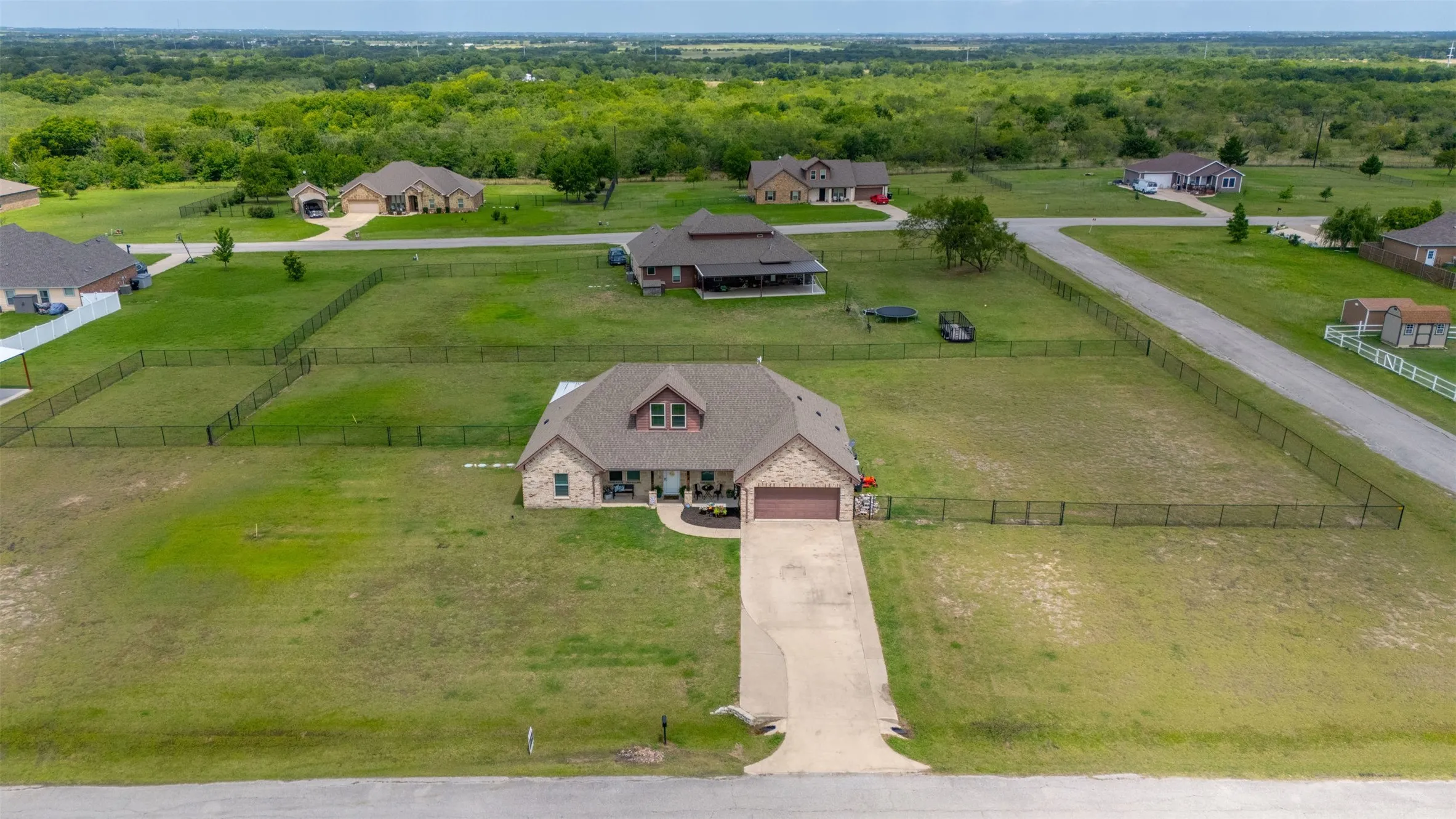 Single Family Residence For Sale in Kaufman County , 15077 Saddle Ridge Circle, Terrell, Texas 75160, 4 Bedroom, 3 Bathroom, 2 Garage spaces, 2,334 Sqft, built in 2016, mls#21291486, Real Estate Agent in Terrell, Homes For Sale in Kaufman county, Homes For Sale in Terrell, Realtor in Terrell Texas, Real Estate Brokerage Independent Realty Texas, Luminita Cordes Realtor