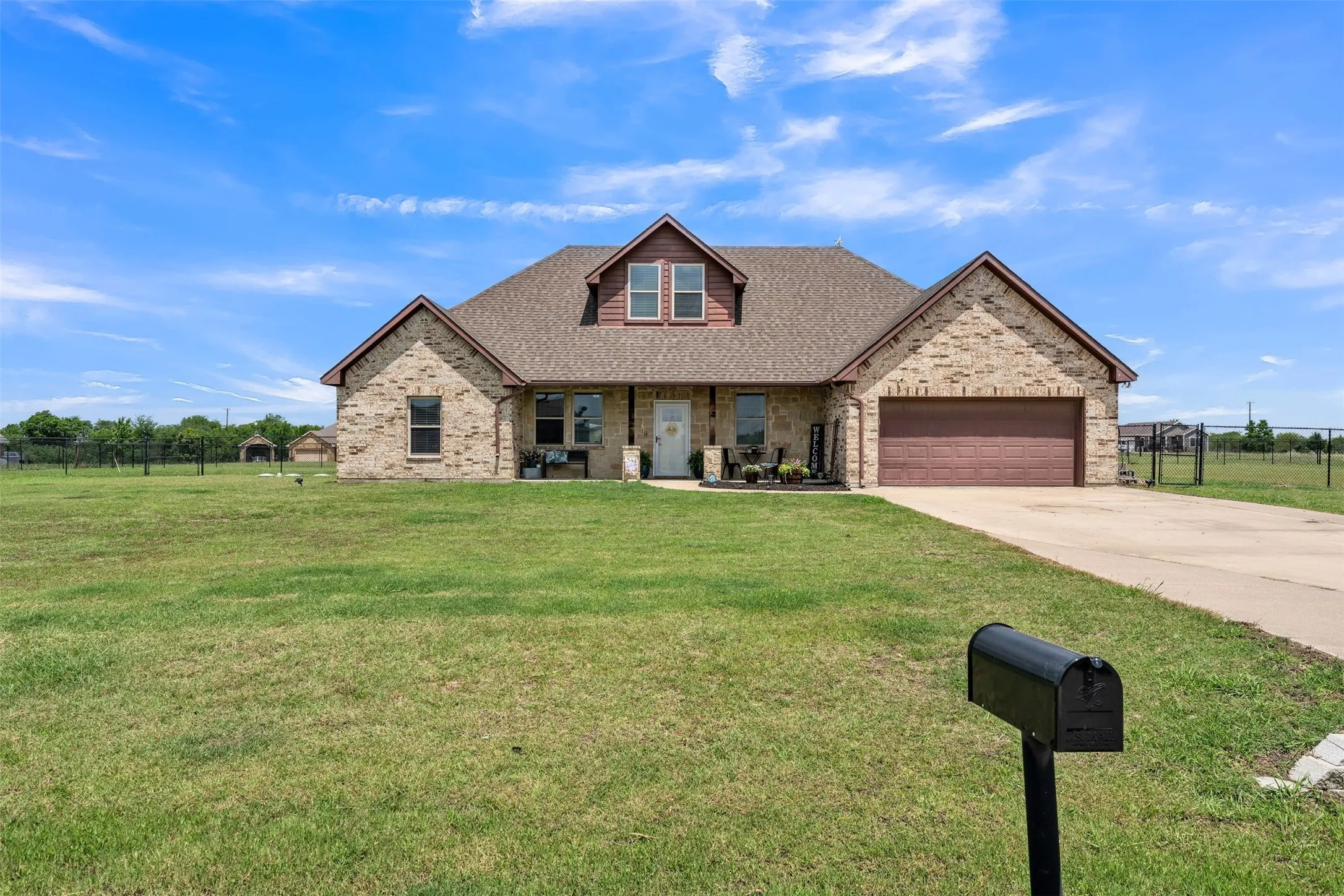 Single Family Residence For Sale in Kaufman County , 15077 Saddle Ridge Circle, Terrell, Texas 75160, 4 Bedroom, 3 Bathroom, 2 Garage spaces, 2,334 Sqft, built in 2016, mls#21291486, Real Estate Agent in Terrell, Homes For Sale in Kaufman county, Homes For Sale in Terrell, Realtor in Terrell Texas, Real Estate Brokerage Independent Realty Texas, Luminita Cordes Realtor