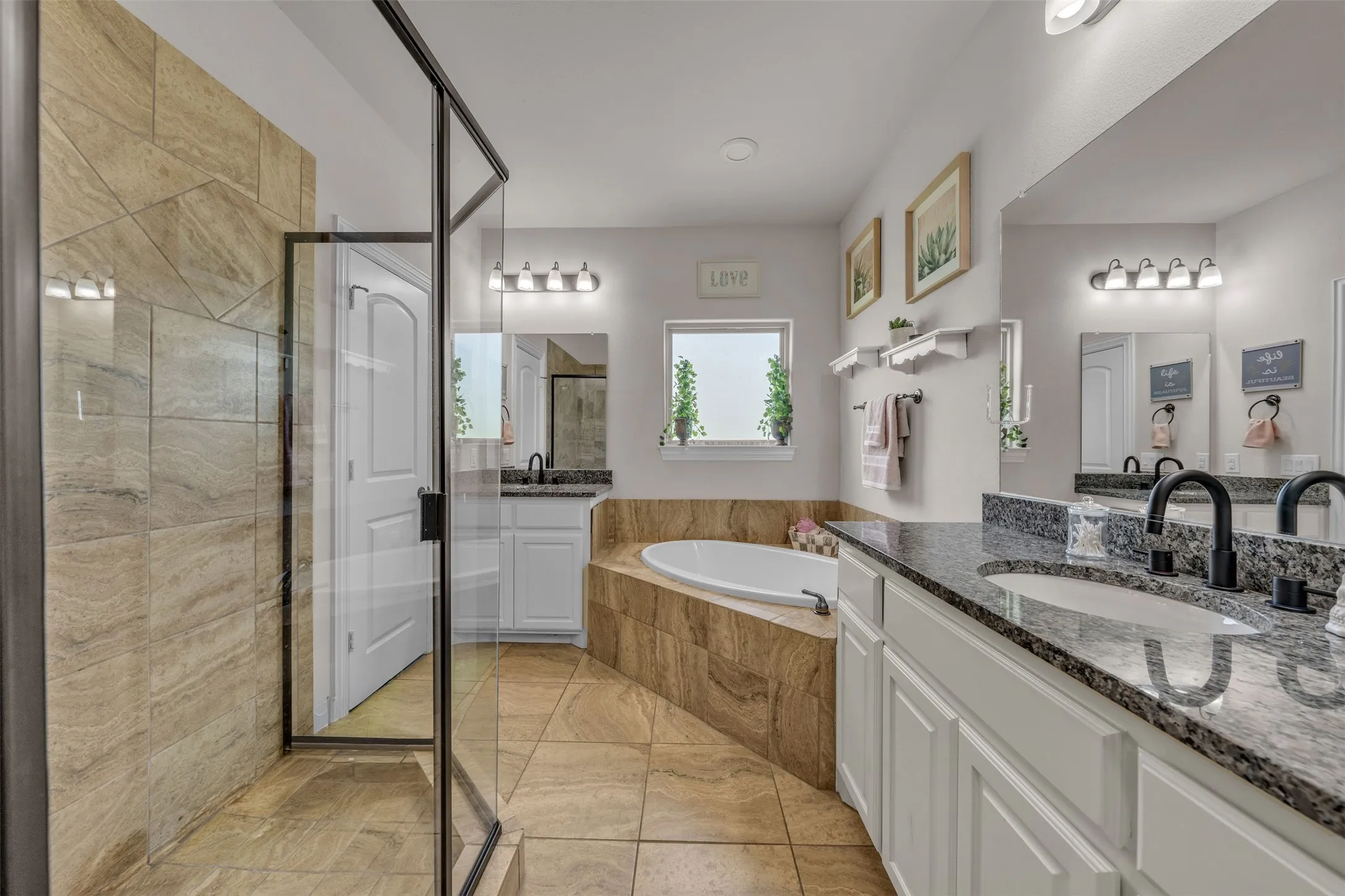 Single Family Residence For Sale in Kaufman County , 15077 Saddle Ridge Circle, Terrell, Texas 75160, 4 Bedroom, 3 Bathroom, 2 Garage spaces, 2,334 Sqft, built in 2016, mls#21291486, Real Estate Agent in Terrell, Homes For Sale in Kaufman county, Homes For Sale in Terrell, Realtor in Terrell Texas, Real Estate Brokerage Independent Realty Texas, Luminita Cordes Realtor