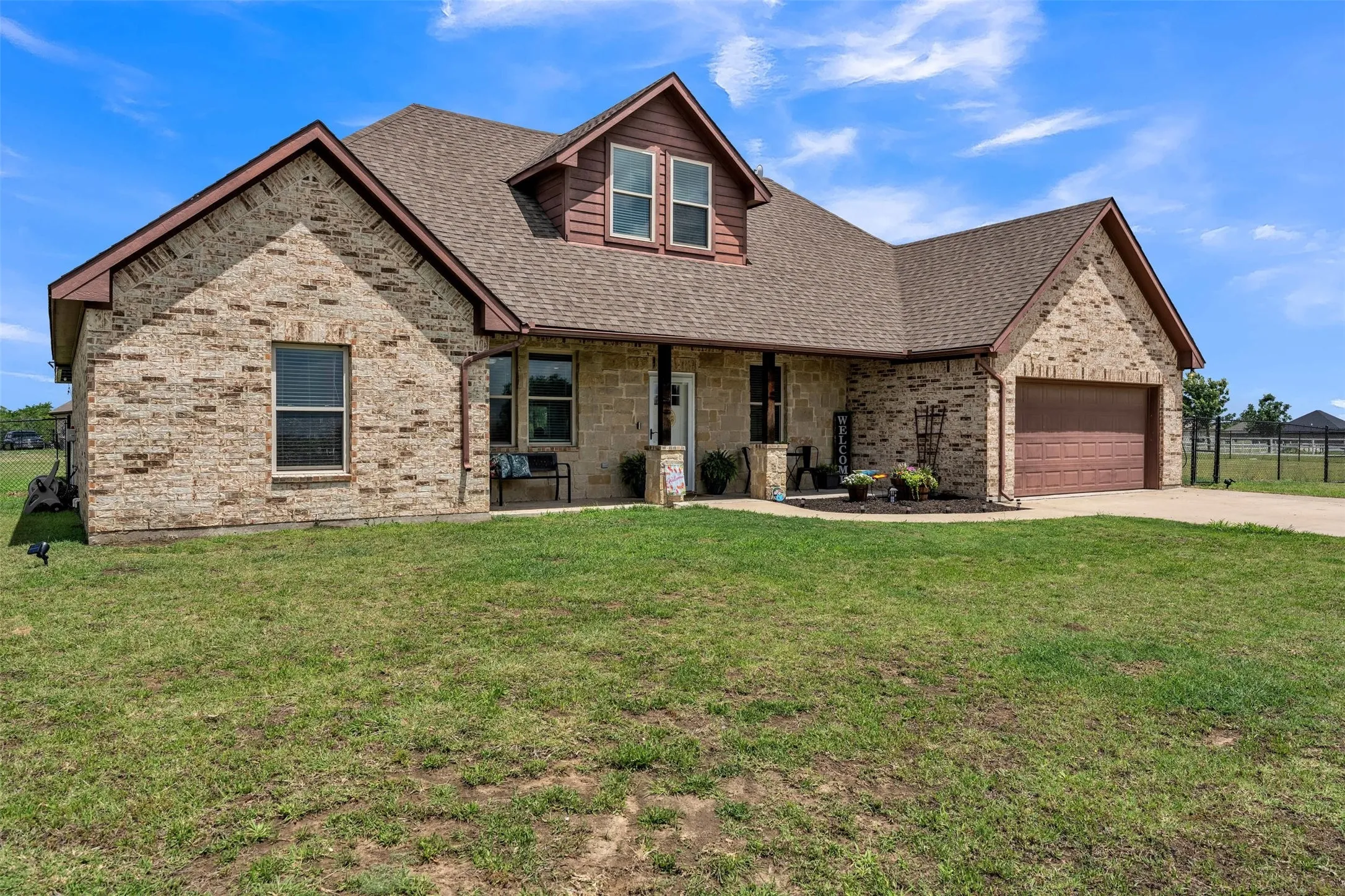 Single Family Residence For Sale in Kaufman County , 15077 Saddle Ridge Circle, Terrell, Texas 75160, 4 Bedroom, 3 Bathroom, 2 Garage spaces, 2,334 Sqft, built in 2016, mls#21291486, Real Estate Agent in Terrell, Homes For Sale in Kaufman county, Homes For Sale in Terrell, Realtor in Terrell Texas, Real Estate Brokerage Independent Realty Texas, Luminita Cordes Realtor