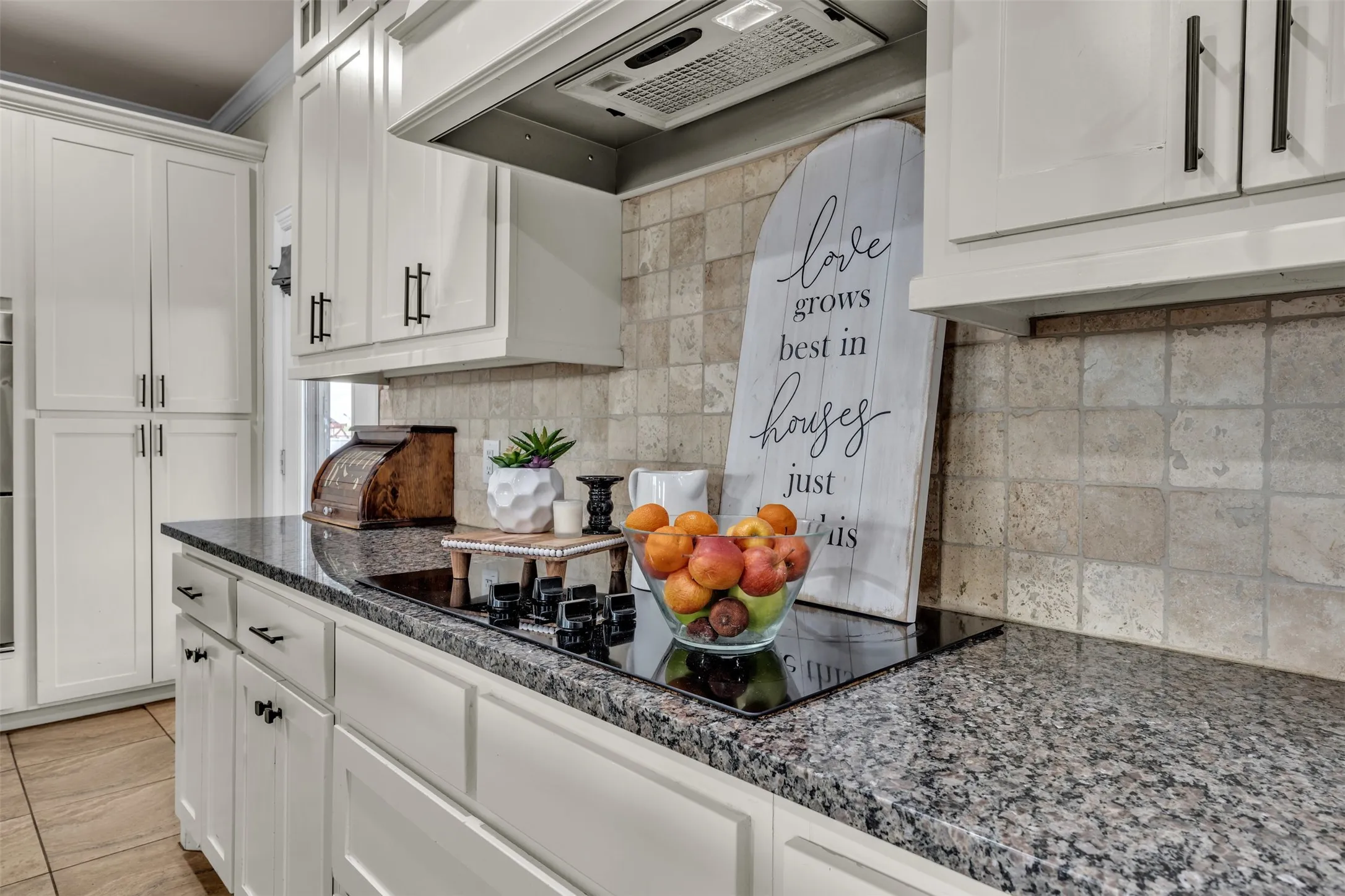 Single Family Residence For Sale in Kaufman County , 15077 Saddle Ridge Circle, Terrell, Texas 75160, 4 Bedroom, 3 Bathroom, 2 Garage spaces, 2,334 Sqft, built in 2016, mls#21291486, Real Estate Agent in Terrell, Homes For Sale in Kaufman county, Homes For Sale in Terrell, Realtor in Terrell Texas, Real Estate Brokerage Independent Realty Texas, Luminita Cordes Realtor