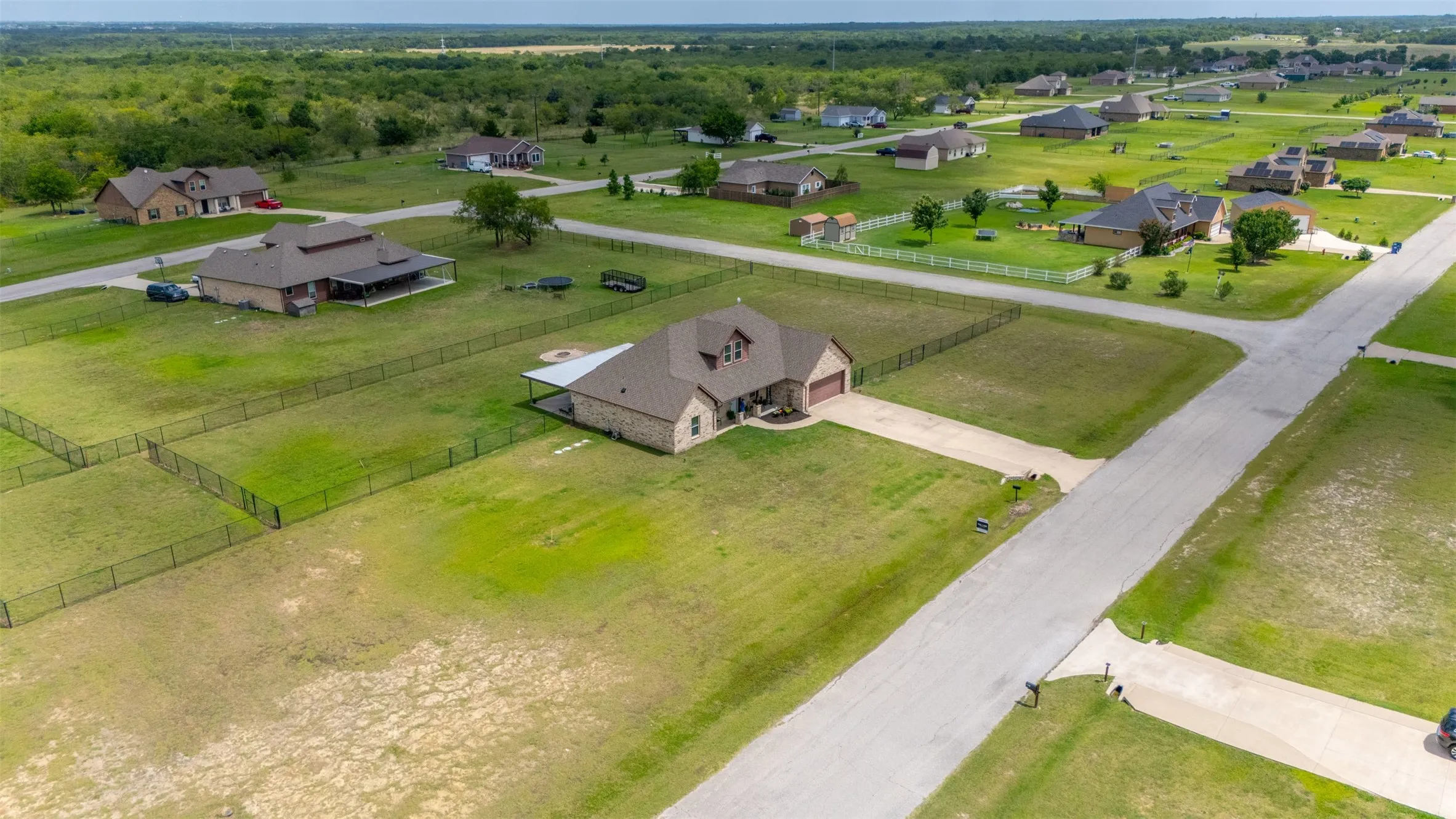 Single Family Residence For Sale in Kaufman County , 15077 Saddle Ridge Circle, Terrell, Texas 75160, 4 Bedroom, 3 Bathroom, 2 Garage spaces, 2,334 Sqft, built in 2016, mls#21291486, Real Estate Agent in Terrell, Homes For Sale in Kaufman county, Homes For Sale in Terrell, Realtor in Terrell Texas, Real Estate Brokerage Independent Realty Texas, Luminita Cordes Realtor