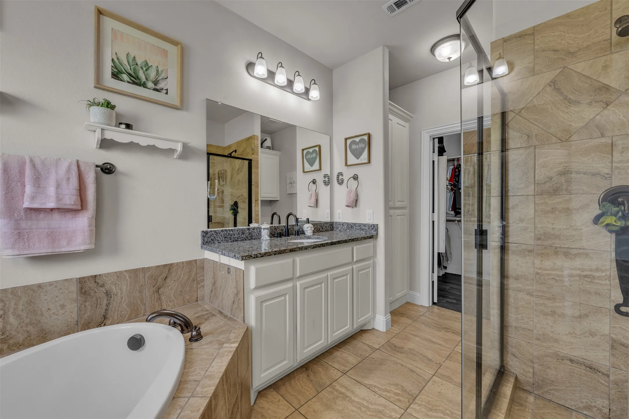 Single Family Residence For Sale in Kaufman County , 15077 Saddle Ridge Circle, Terrell, Texas 75160, 4 Bedroom, 3 Bathroom, 2 Garage spaces, 2,334 Sqft, built in 2016, mls#21291486, Real Estate Agent in Terrell, Homes For Sale in Kaufman county, Homes For Sale in Terrell, Realtor in Terrell Texas, Real Estate Brokerage Independent Realty Texas, Luminita Cordes Realtor