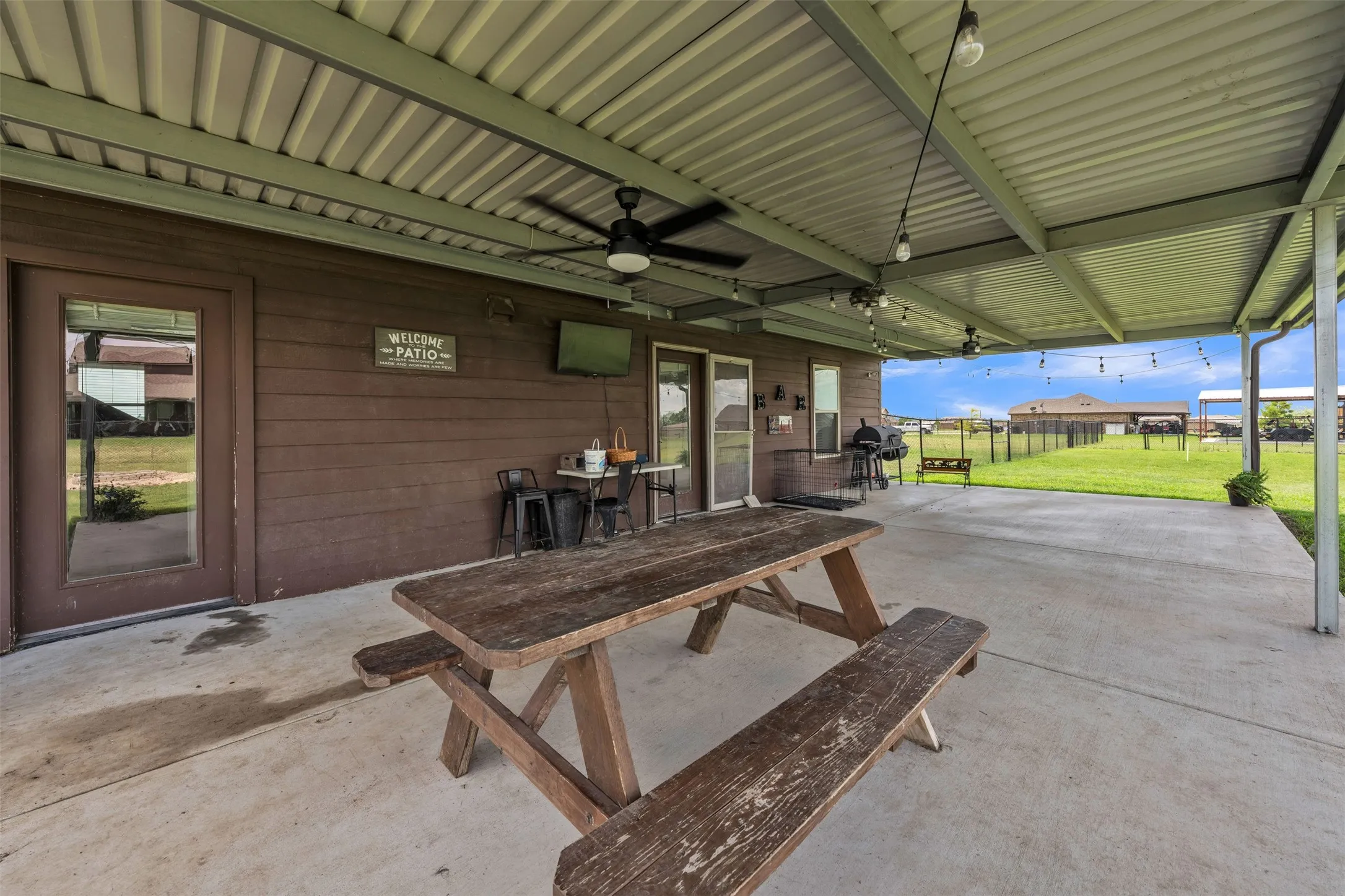 Single Family Residence For Sale in Kaufman County , 15077 Saddle Ridge Circle, Terrell, Texas 75160, 4 Bedroom, 3 Bathroom, 2 Garage spaces, 2,334 Sqft, built in 2016, mls#21291486, Real Estate Agent in Terrell, Homes For Sale in Kaufman county, Homes For Sale in Terrell, Realtor in Terrell Texas, Real Estate Brokerage Independent Realty Texas, Luminita Cordes Realtor