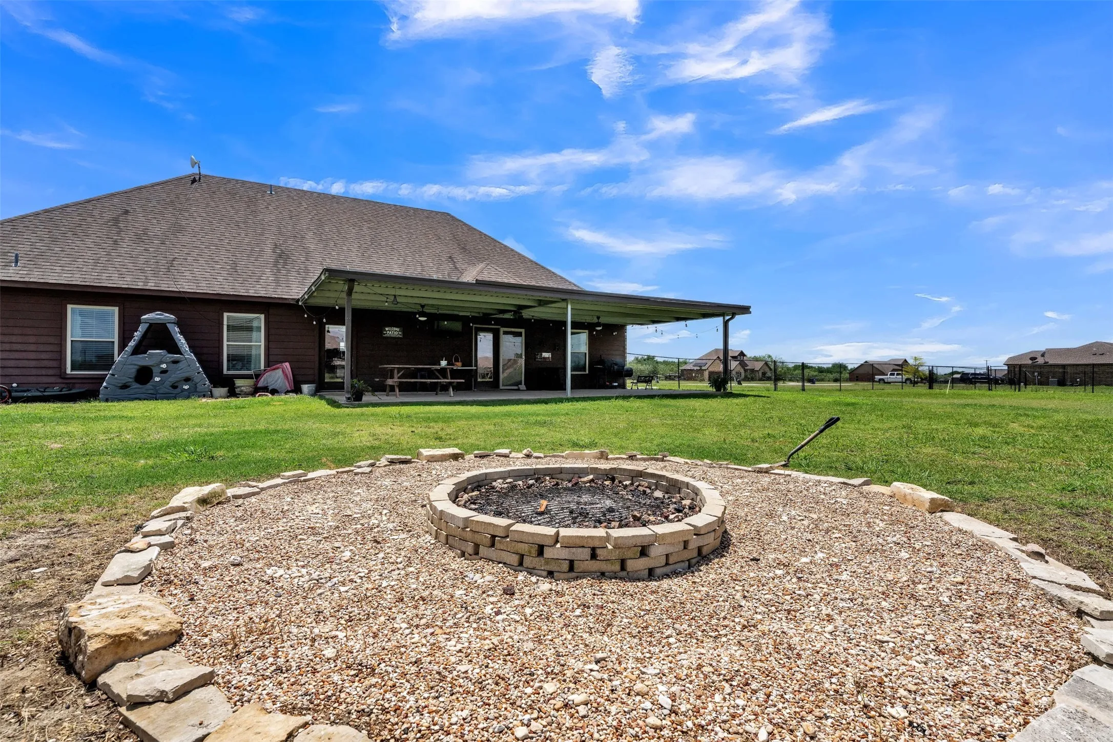 Single Family Residence For Sale in Kaufman County , 15077 Saddle Ridge Circle, Terrell, Texas 75160, 4 Bedroom, 3 Bathroom, 2 Garage spaces, 2,334 Sqft, built in 2016, mls#21291486, Real Estate Agent in Terrell, Homes For Sale in Kaufman county, Homes For Sale in Terrell, Realtor in Terrell Texas, Real Estate Brokerage Independent Realty Texas, Luminita Cordes Realtor