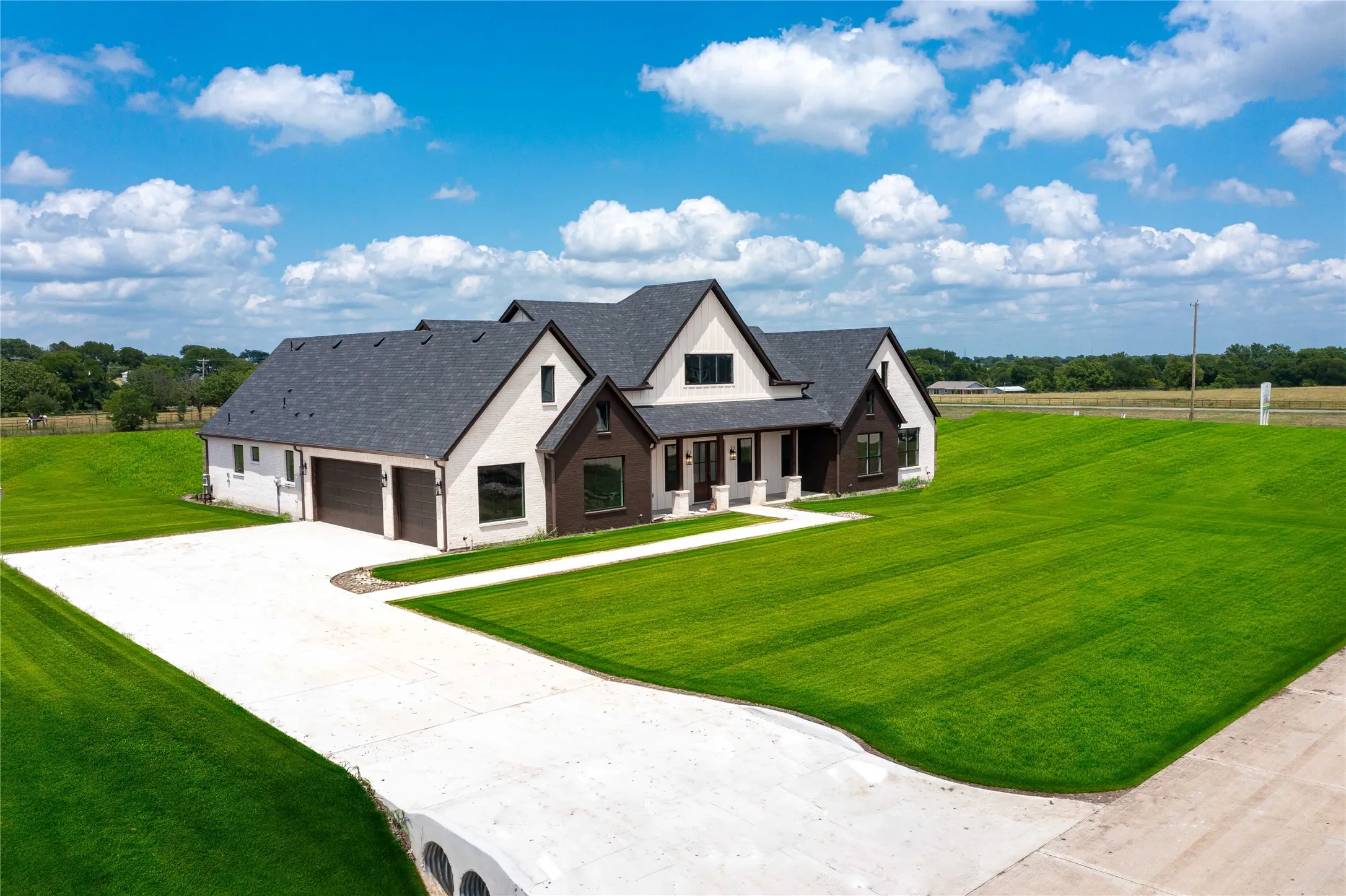 Single Family Residence For Sale in Ellis County , 120 Olson Road, Waxahachie, Texas 75167, 4 Bedroom, 4 Bathroom, 3 Garage spaces, 3,254 Sqft, built in 2026, mls#21276392, Real Estate Agent in Waxahachie, Homes For Sale in Ellis county, Homes For Sale in Waxahachie, Realtor in Waxahachie Texas, Real Estate Brokerage Independent Realty Texas, Luminita Cordes Realtor