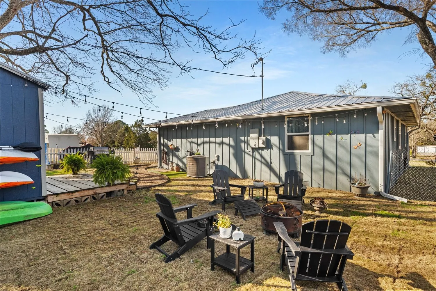 Single Family Residence For Sale in Rains County , 681 Briggs Boulevard, East Tawakoni, Texas 75472, 3 Bedroom, 2 Bathroom, Garage spaces, 1,230 Sqft, built in 1970, mls#21298560, Real Estate Agent in East Tawakoni, Homes For Sale in Rains county, Homes For Sale in East Tawakoni, Realtor in East Tawakoni Texas, Real Estate Brokerage Independent Realty Texas, Luminita Cordes Realtor