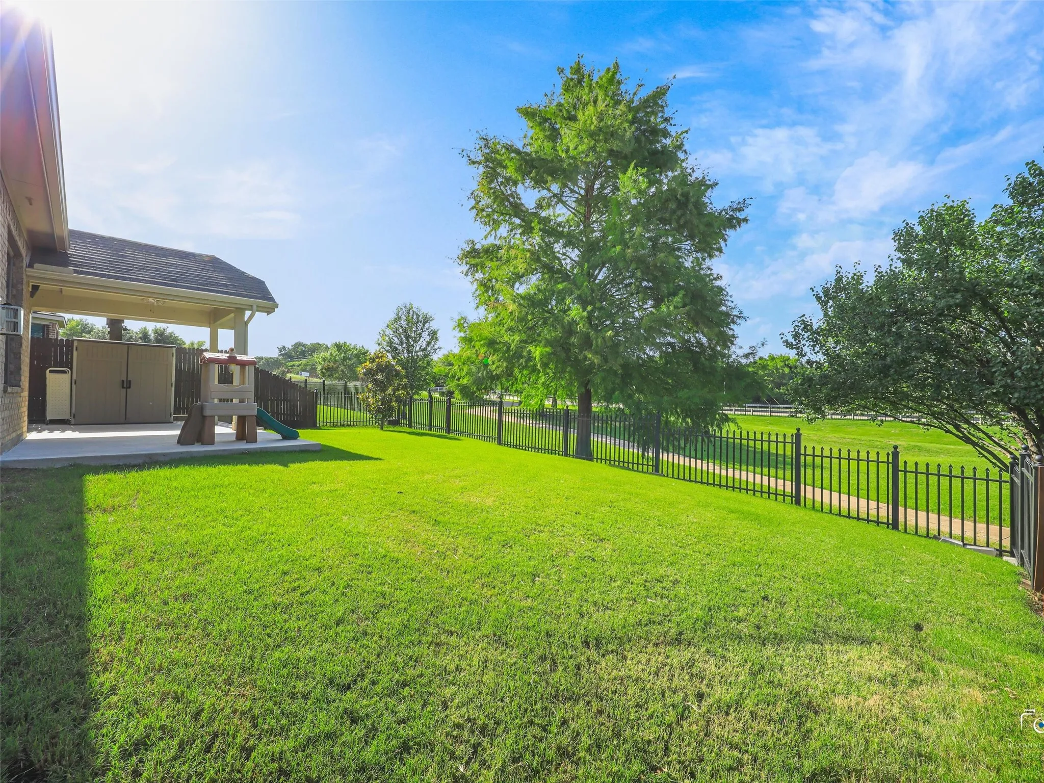 Large backyard with direct access to greenbelt and walking trail.