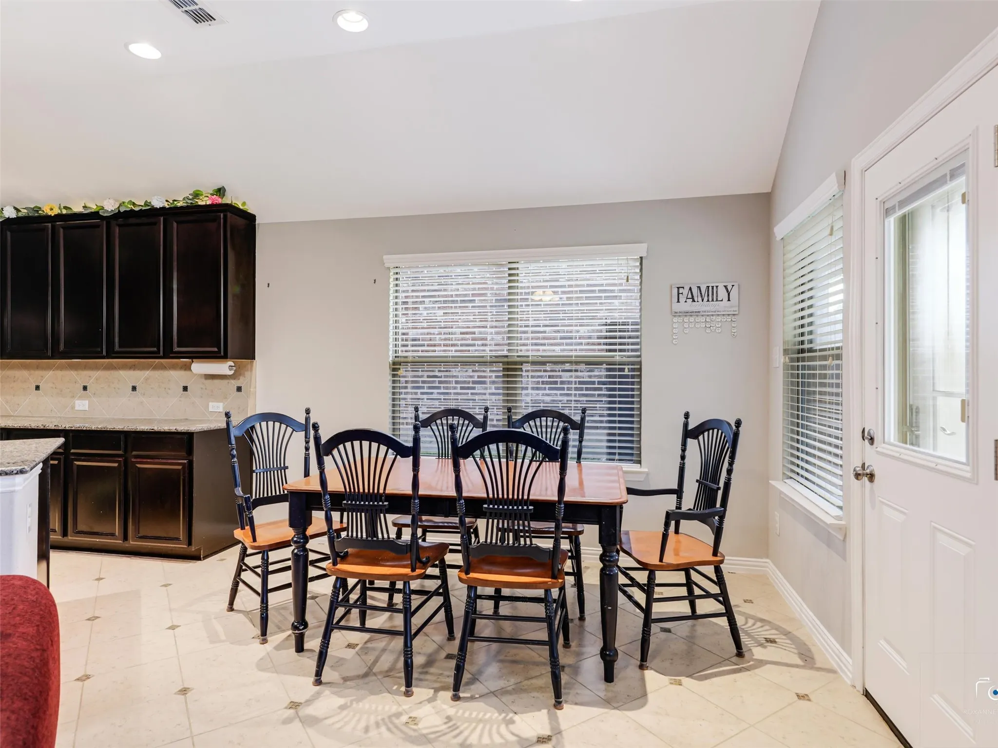 Single Family Residence For Sale in Collin County , 808 Ping Street, Mc Kinney, Texas 75069, 3 Bedroom, 3 Bathroom, 2 Garage spaces, 2,551 Sqft, built in 2013, mls#21291901, Real Estate Agent in Mc Kinney, Homes For Sale in Collin county, Homes For Sale in Mc Kinney, Realtor in Mc Kinney Texas, Real Estate Brokerage Independent Realty Texas, Luminita Cordes Realtor