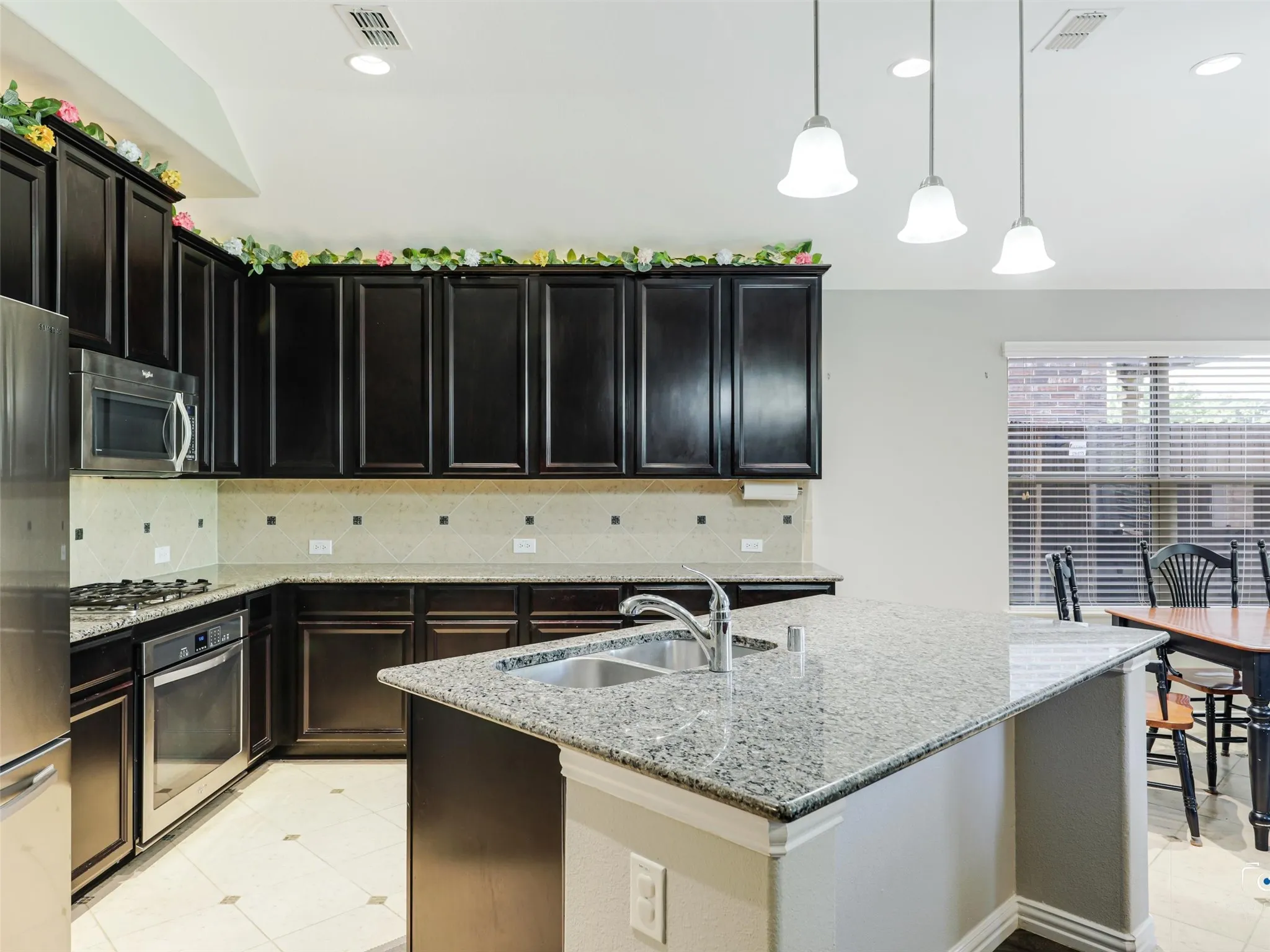 Single Family Residence For Sale in Collin County , 808 Ping Street, Mc Kinney, Texas 75069, 3 Bedroom, 3 Bathroom, 2 Garage spaces, 2,551 Sqft, built in 2013, mls#21291901, Real Estate Agent in Mc Kinney, Homes For Sale in Collin county, Homes For Sale in Mc Kinney, Realtor in Mc Kinney Texas, Real Estate Brokerage Independent Realty Texas, Luminita Cordes Realtor