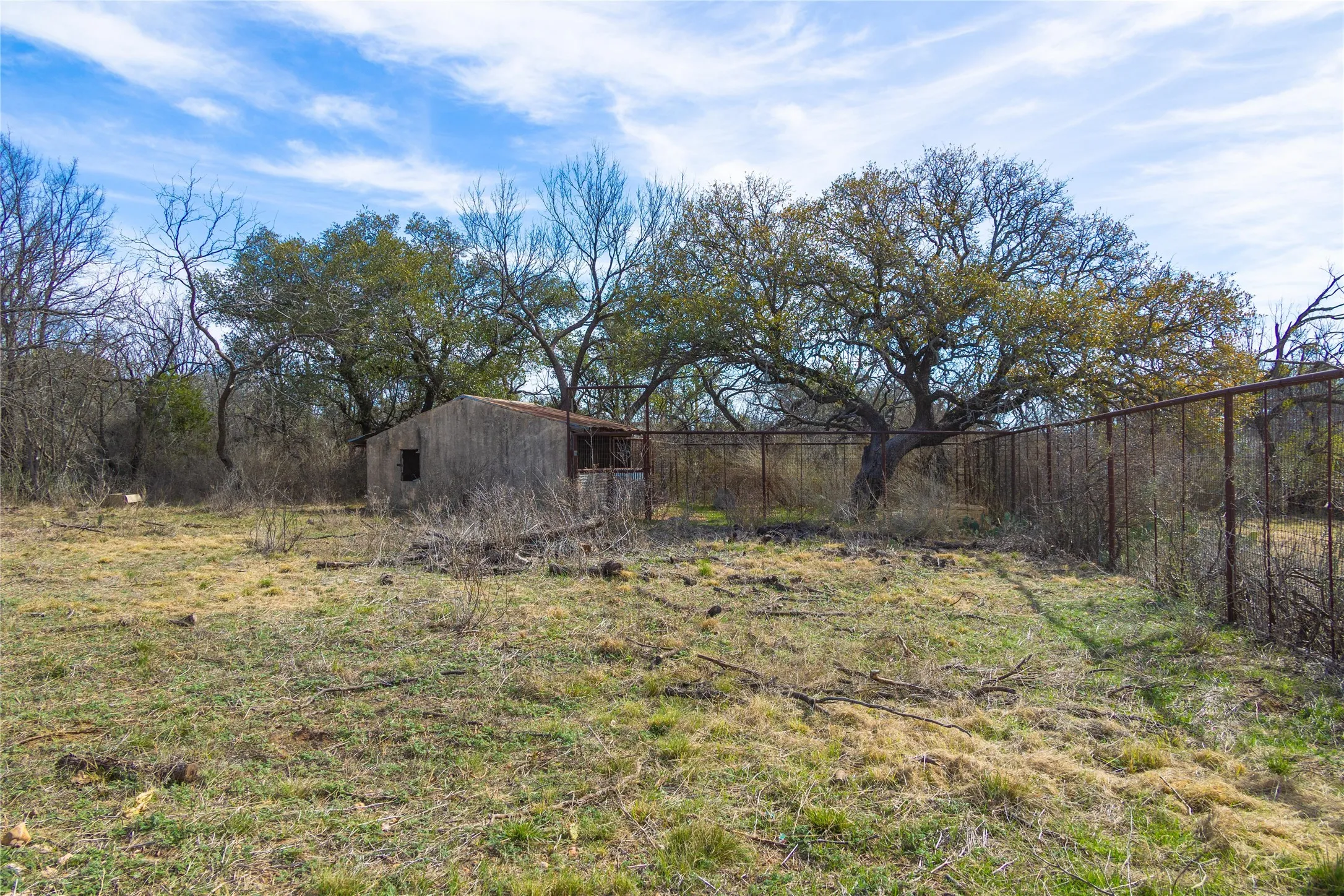 Single Family Residence For Sale in Brown County , 9224 Highway 279, Brownwood, Texas 76801, 2 Bedroom, 1 Bathroom, 2 Garage spaces, 1,254 Sqft, built in 0, mls#21298541, Real Estate Agent in Brownwood, Homes For Sale in Brown county, Homes For Sale in Brownwood, Realtor in Brownwood Texas, Real Estate Brokerage Independent Realty Texas, Luminita Cordes Realtor