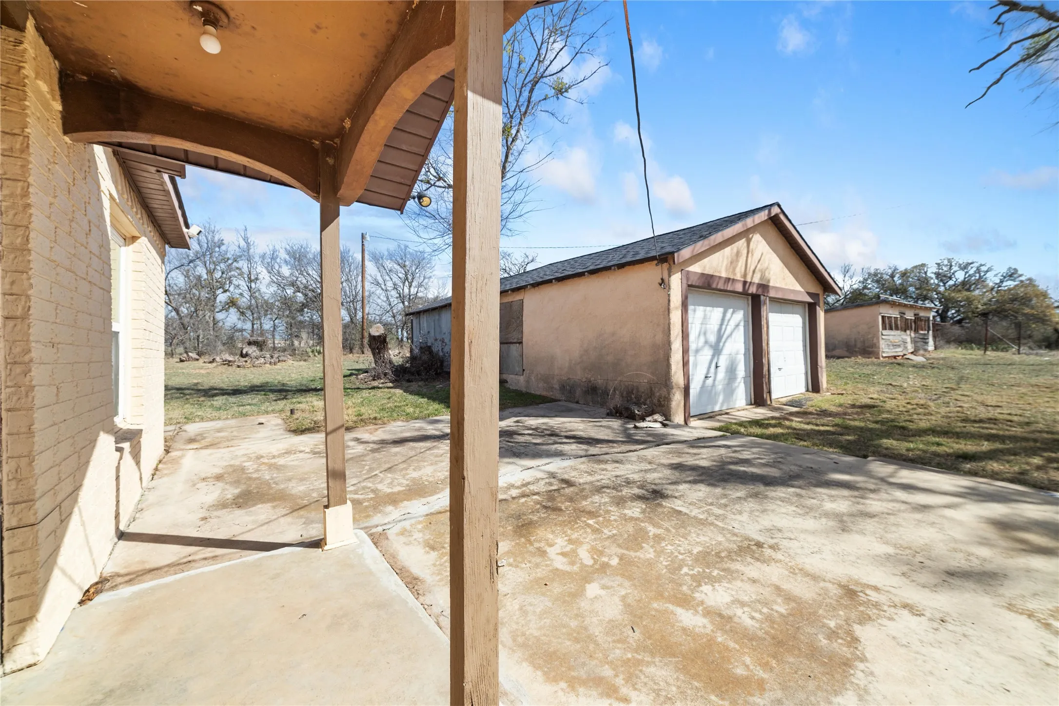 Single Family Residence For Sale in Brown County , 9224 Highway 279, Brownwood, Texas 76801, 2 Bedroom, 1 Bathroom, 2 Garage spaces, 1,254 Sqft, built in 0, mls#21298541, Real Estate Agent in Brownwood, Homes For Sale in Brown county, Homes For Sale in Brownwood, Realtor in Brownwood Texas, Real Estate Brokerage Independent Realty Texas, Luminita Cordes Realtor