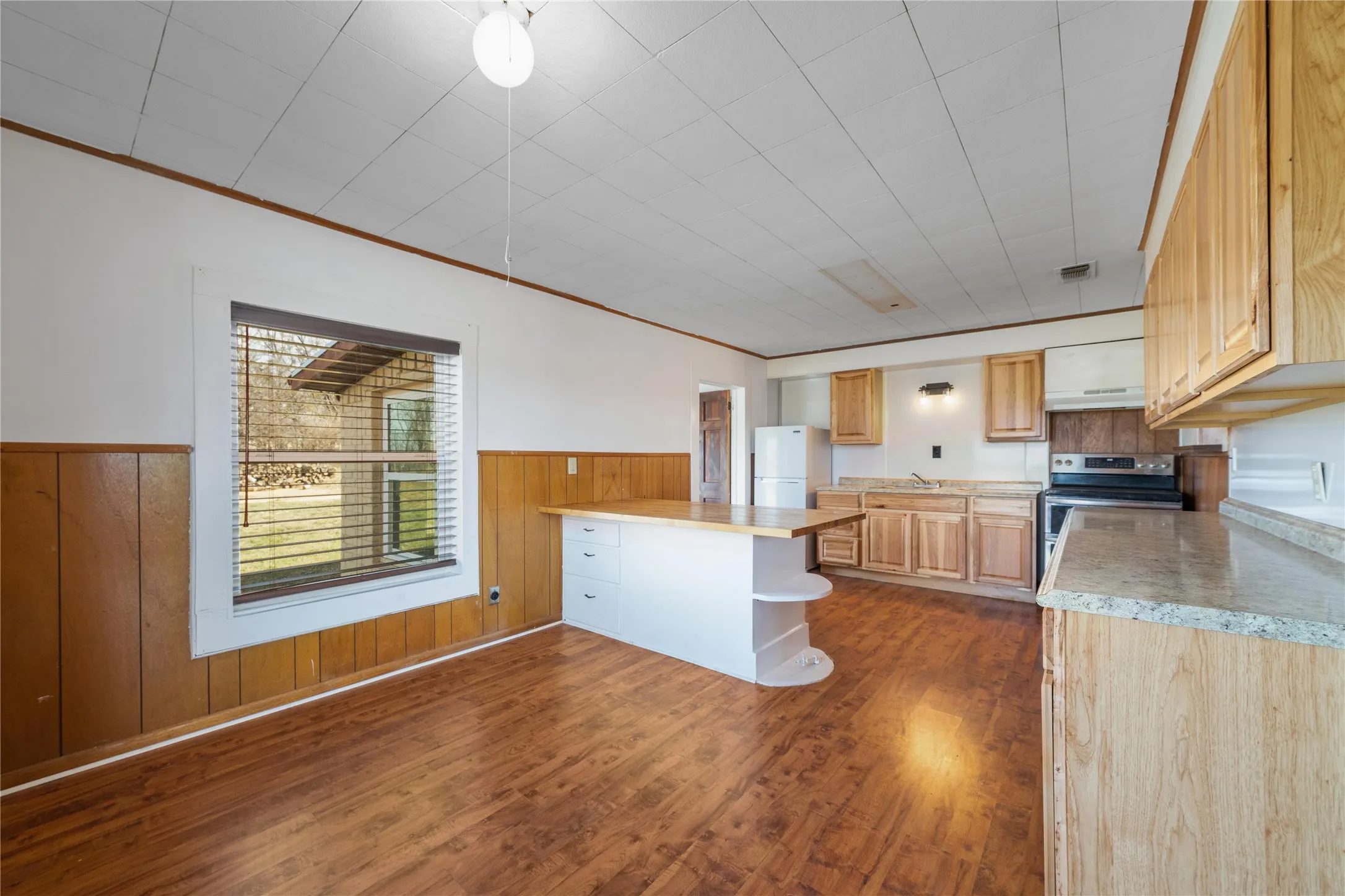 Single Family Residence For Sale in Brown County , 9224 Highway 279, Brownwood, Texas 76801, 2 Bedroom, 1 Bathroom, 2 Garage spaces, 1,254 Sqft, built in 0, mls#21298541, Real Estate Agent in Brownwood, Homes For Sale in Brown county, Homes For Sale in Brownwood, Realtor in Brownwood Texas, Real Estate Brokerage Independent Realty Texas, Luminita Cordes Realtor