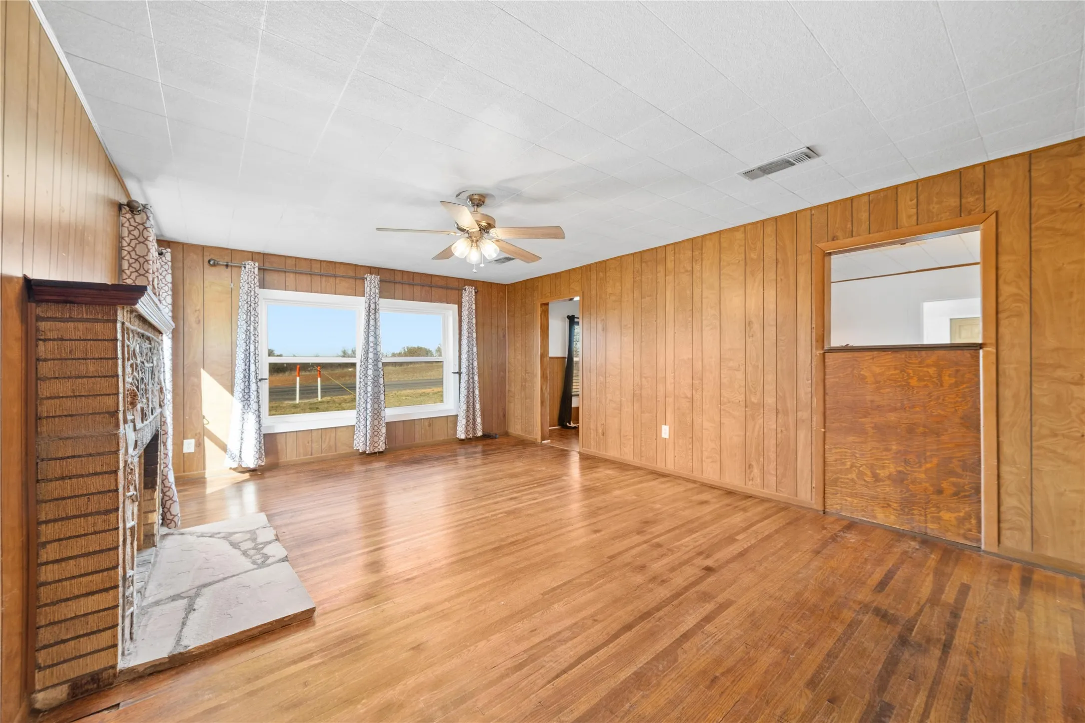 Single Family Residence For Sale in Brown County , 9224 Highway 279, Brownwood, Texas 76801, 2 Bedroom, 1 Bathroom, 2 Garage spaces, 1,254 Sqft, built in 0, mls#21298541, Real Estate Agent in Brownwood, Homes For Sale in Brown county, Homes For Sale in Brownwood, Realtor in Brownwood Texas, Real Estate Brokerage Independent Realty Texas, Luminita Cordes Realtor