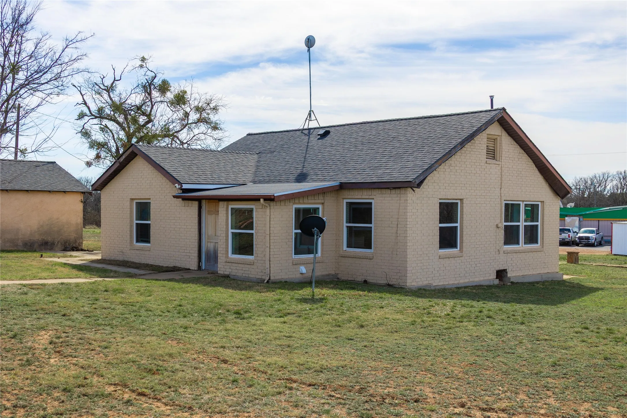 Single Family Residence For Sale in Brown County , 9224 Highway 279, Brownwood, Texas 76801, 2 Bedroom, 1 Bathroom, 2 Garage spaces, 1,254 Sqft, built in 0, mls#21298541, Real Estate Agent in Brownwood, Homes For Sale in Brown county, Homes For Sale in Brownwood, Realtor in Brownwood Texas, Real Estate Brokerage Independent Realty Texas, Luminita Cordes Realtor