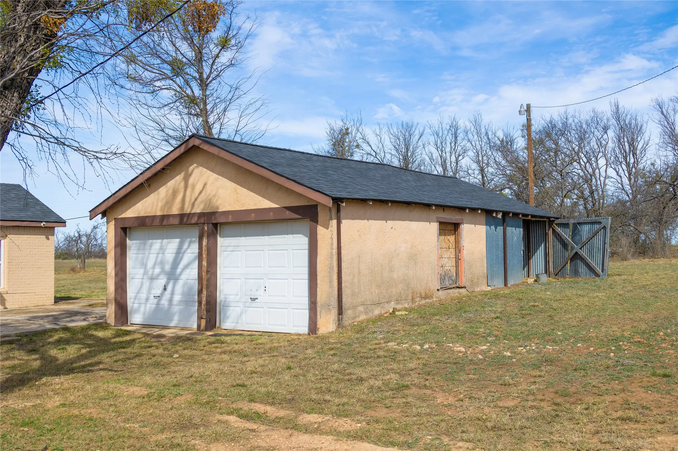 Single Family Residence For Sale in Brown County , 9224 Highway 279, Brownwood, Texas 76801, 2 Bedroom, 1 Bathroom, 2 Garage spaces, 1,254 Sqft, built in 0, mls#21298541, Real Estate Agent in Brownwood, Homes For Sale in Brown county, Homes For Sale in Brownwood, Realtor in Brownwood Texas, Real Estate Brokerage Independent Realty Texas, Luminita Cordes Realtor