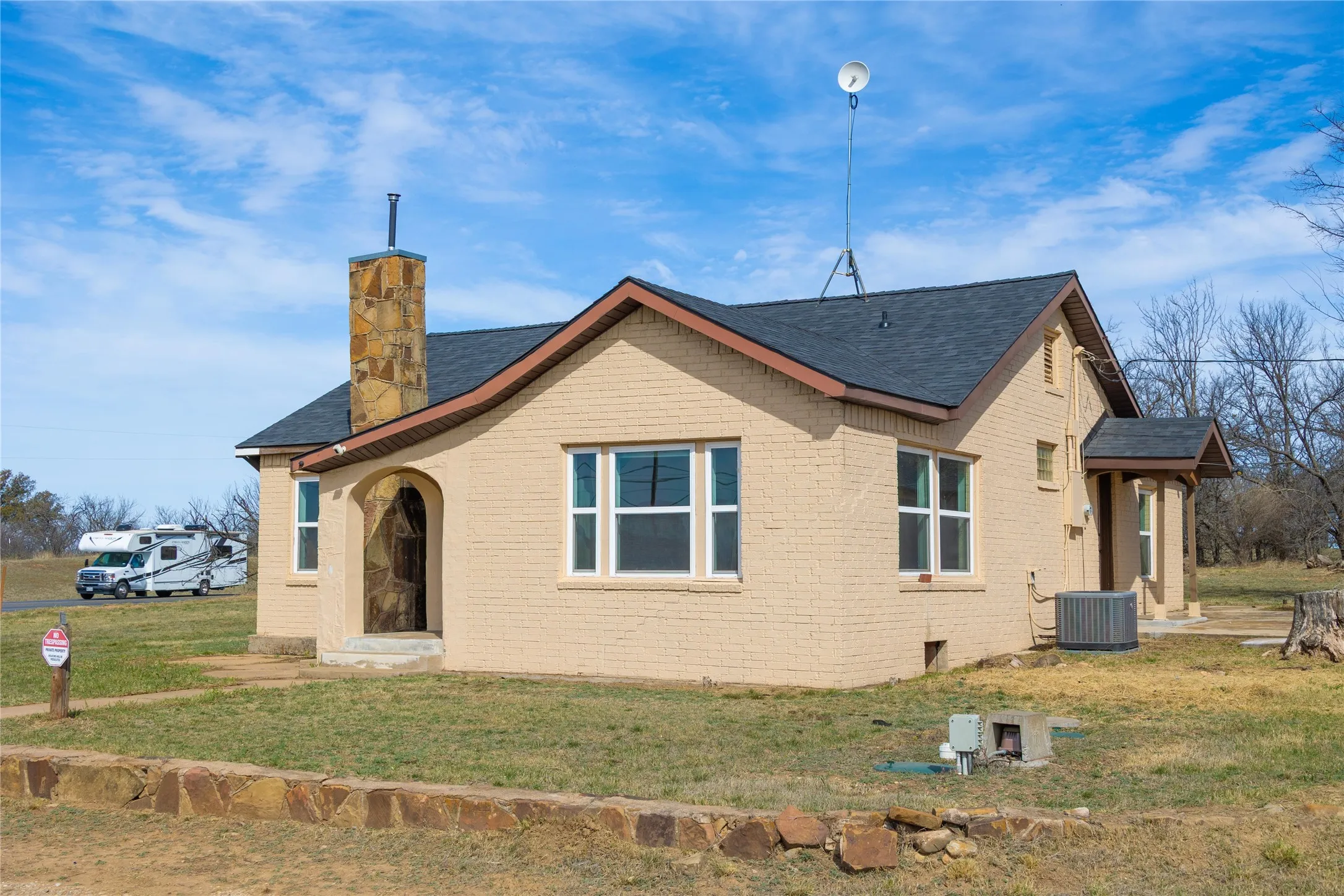 Single Family Residence For Sale in Brown County , 9224 Highway 279, Brownwood, Texas 76801, 2 Bedroom, 1 Bathroom, 2 Garage spaces, 1,254 Sqft, built in 0, mls#21298541, Real Estate Agent in Brownwood, Homes For Sale in Brown county, Homes For Sale in Brownwood, Realtor in Brownwood Texas, Real Estate Brokerage Independent Realty Texas, Luminita Cordes Realtor