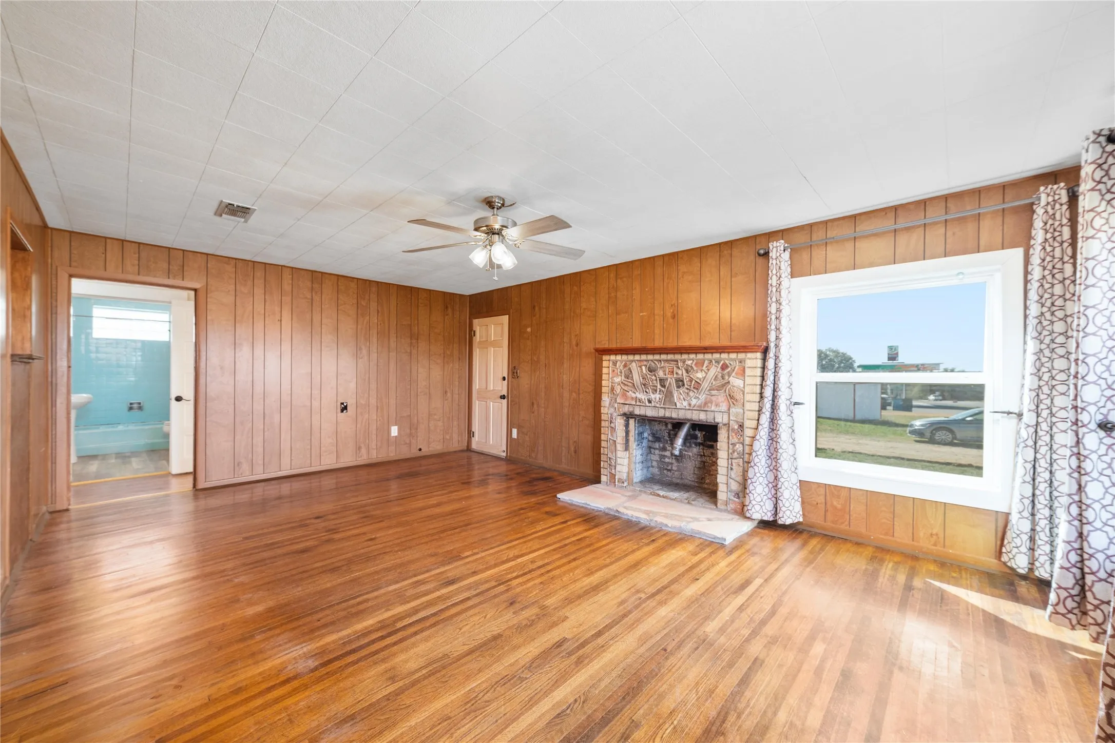 Single Family Residence For Sale in Brown County , 9224 Highway 279, Brownwood, Texas 76801, 2 Bedroom, 1 Bathroom, 2 Garage spaces, 1,254 Sqft, built in 0, mls#21298541, Real Estate Agent in Brownwood, Homes For Sale in Brown county, Homes For Sale in Brownwood, Realtor in Brownwood Texas, Real Estate Brokerage Independent Realty Texas, Luminita Cordes Realtor