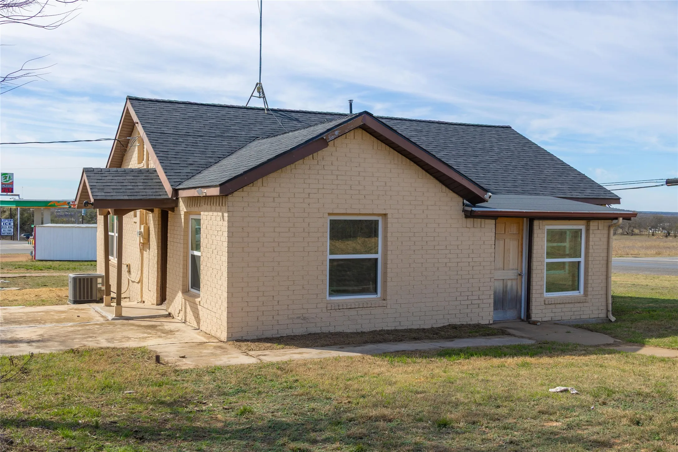 Single Family Residence For Sale in Brown County , 9224 Highway 279, Brownwood, Texas 76801, 2 Bedroom, 1 Bathroom, 2 Garage spaces, 1,254 Sqft, built in 0, mls#21298541, Real Estate Agent in Brownwood, Homes For Sale in Brown county, Homes For Sale in Brownwood, Realtor in Brownwood Texas, Real Estate Brokerage Independent Realty Texas, Luminita Cordes Realtor