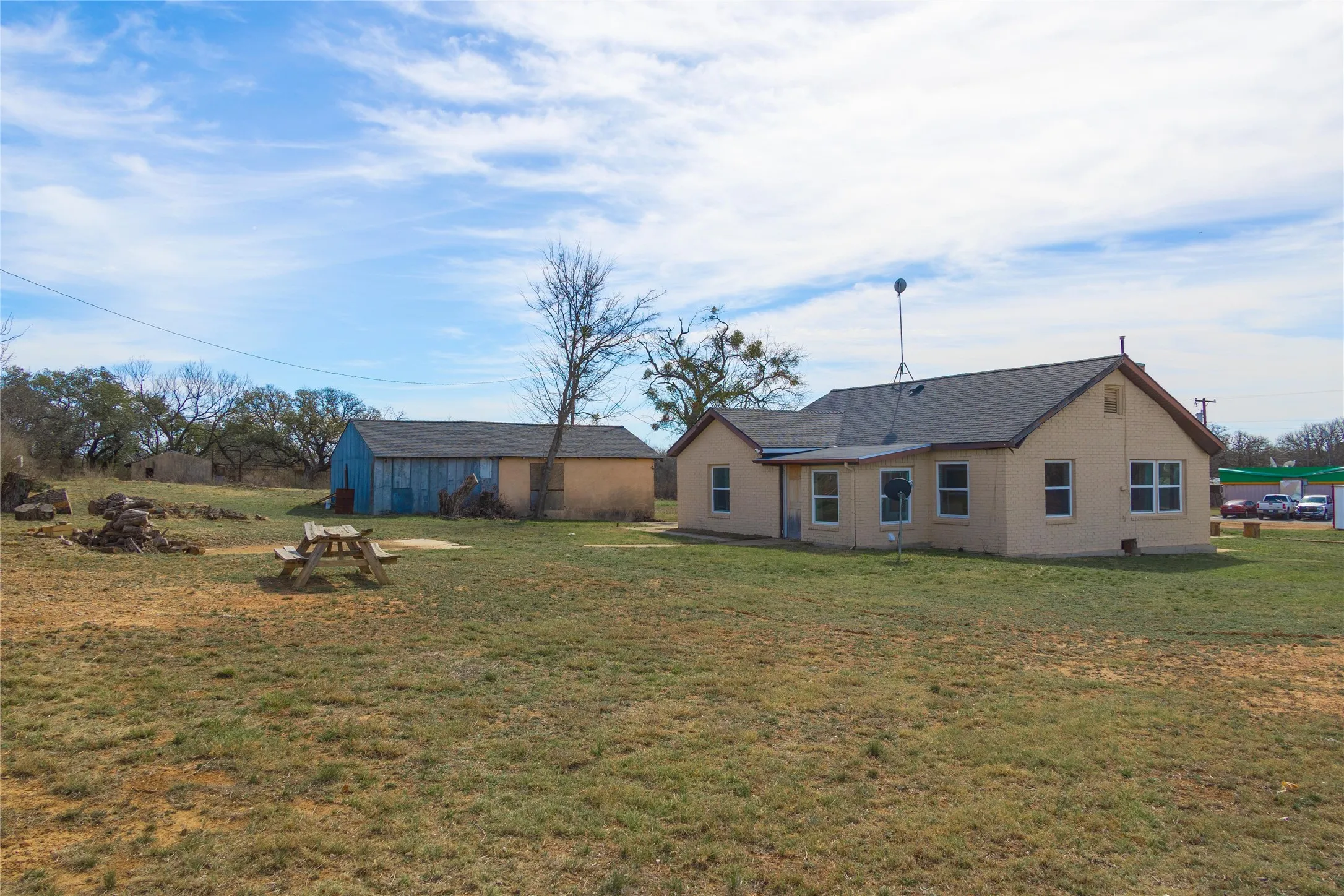 Single Family Residence For Sale in Brown County , 9224 Highway 279, Brownwood, Texas 76801, 2 Bedroom, 1 Bathroom, 2 Garage spaces, 1,254 Sqft, built in 0, mls#21298541, Real Estate Agent in Brownwood, Homes For Sale in Brown county, Homes For Sale in Brownwood, Realtor in Brownwood Texas, Real Estate Brokerage Independent Realty Texas, Luminita Cordes Realtor
