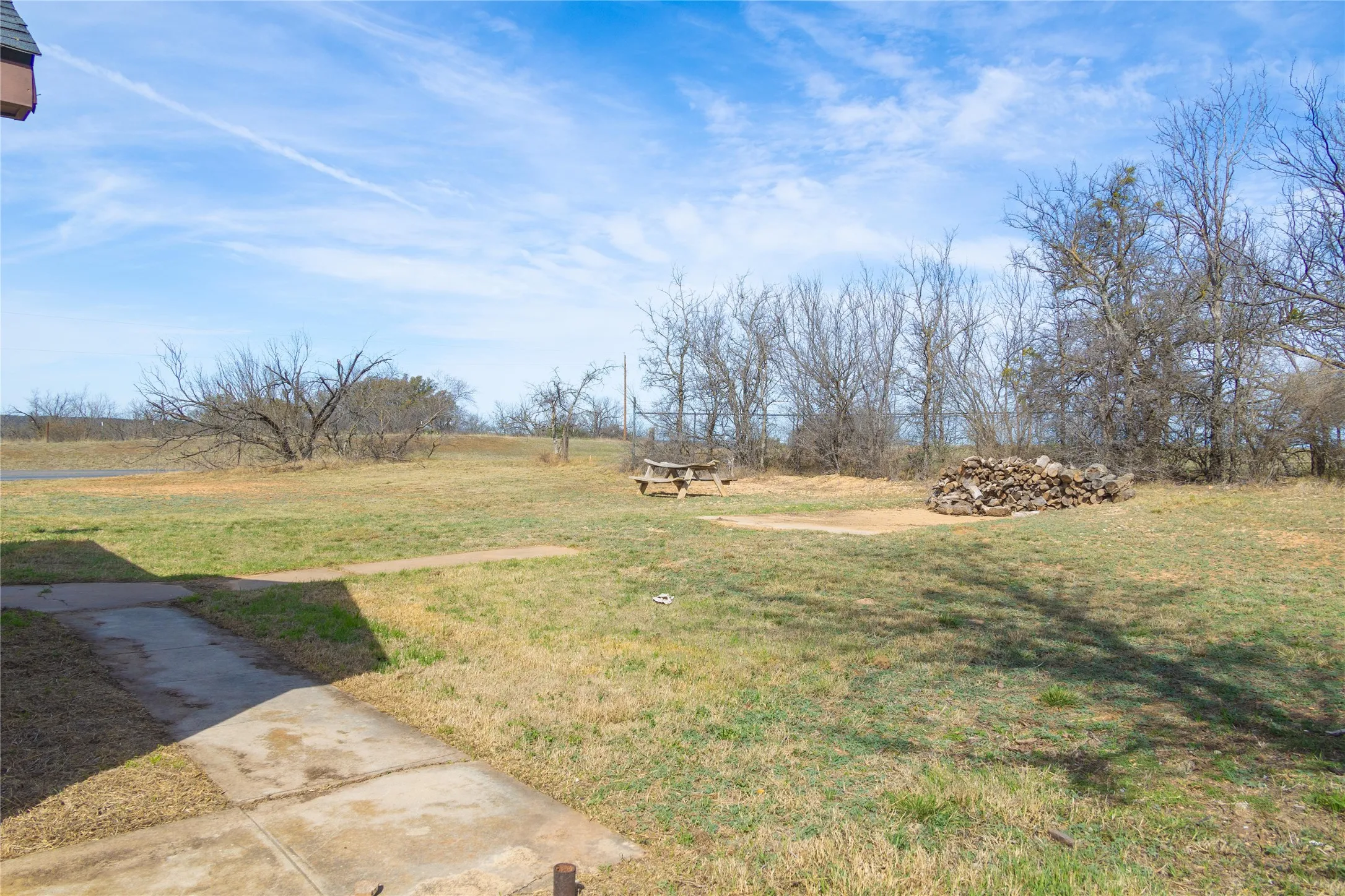 Single Family Residence For Sale in Brown County , 9224 Highway 279, Brownwood, Texas 76801, 2 Bedroom, 1 Bathroom, 2 Garage spaces, 1,254 Sqft, built in 0, mls#21298541, Real Estate Agent in Brownwood, Homes For Sale in Brown county, Homes For Sale in Brownwood, Realtor in Brownwood Texas, Real Estate Brokerage Independent Realty Texas, Luminita Cordes Realtor