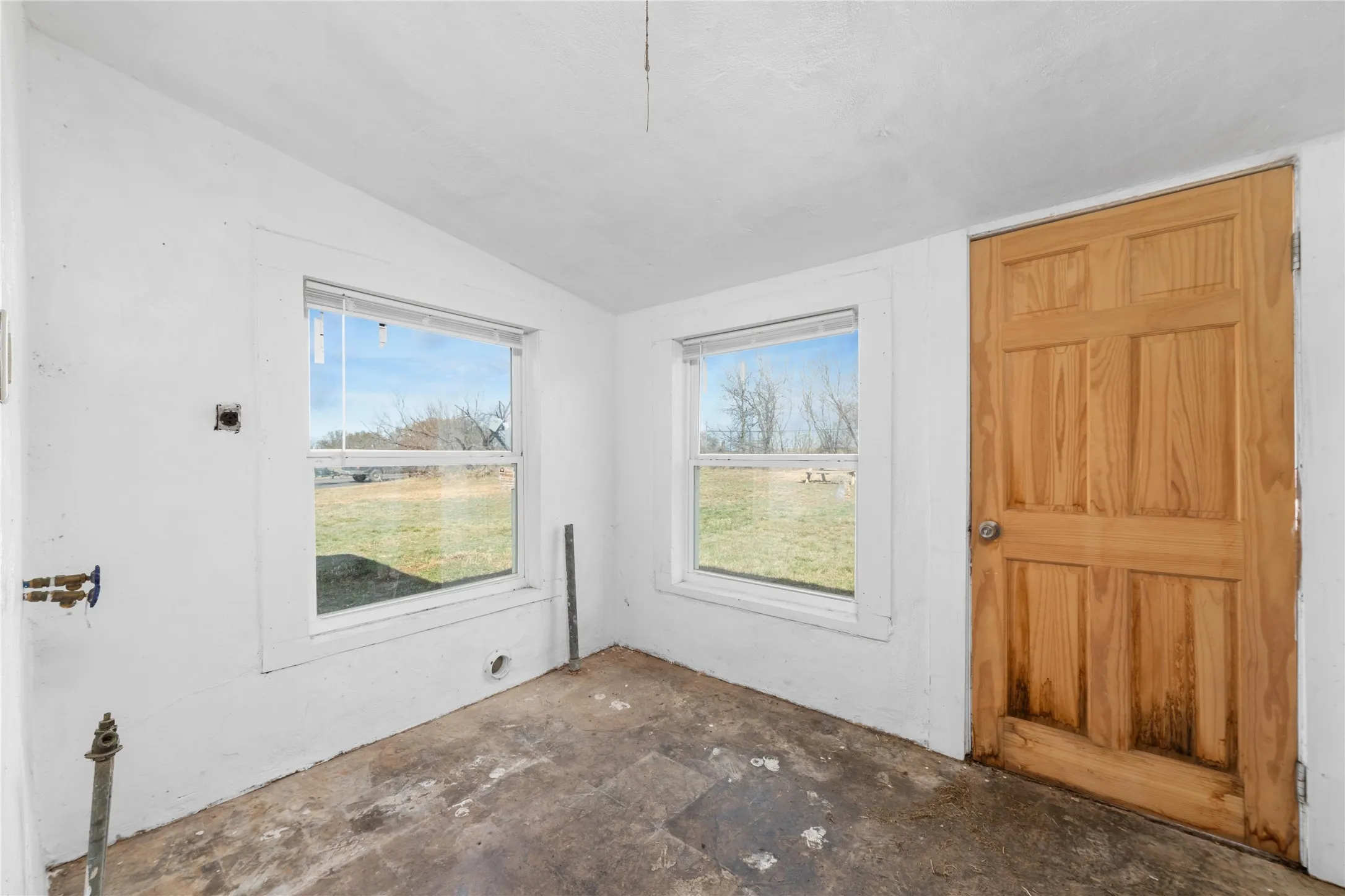Single Family Residence For Sale in Brown County , 9224 Highway 279, Brownwood, Texas 76801, 2 Bedroom, 1 Bathroom, 2 Garage spaces, 1,254 Sqft, built in 0, mls#21298541, Real Estate Agent in Brownwood, Homes For Sale in Brown county, Homes For Sale in Brownwood, Realtor in Brownwood Texas, Real Estate Brokerage Independent Realty Texas, Luminita Cordes Realtor