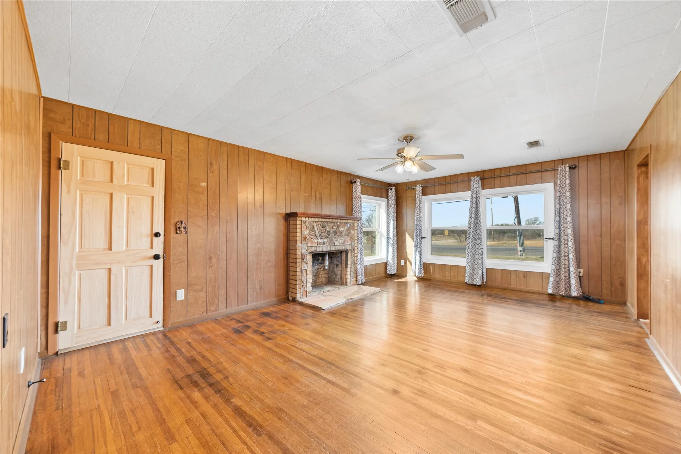 Single Family Residence For Sale in Brown County , 9224 Highway 279, Brownwood, Texas 76801, 2 Bedroom, 1 Bathroom, 2 Garage spaces, 1,254 Sqft, built in 0, mls#21298541, Real Estate Agent in Brownwood, Homes For Sale in Brown county, Homes For Sale in Brownwood, Realtor in Brownwood Texas, Real Estate Brokerage Independent Realty Texas, Luminita Cordes Realtor